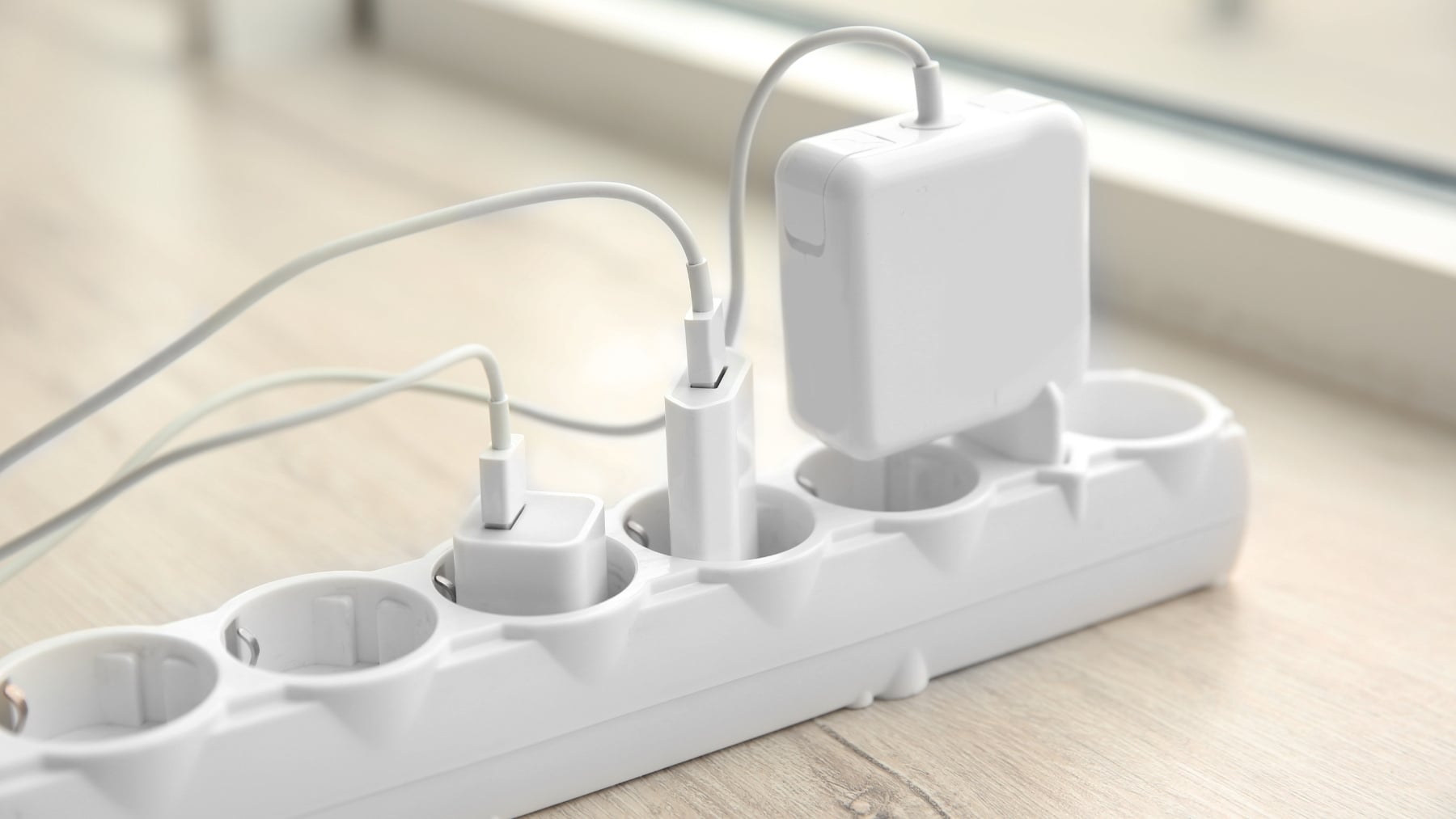 Adiós a los alargadores aparatosos de siempre: su sustituto ya está aquí y es más cómodo, moderno y ordenado