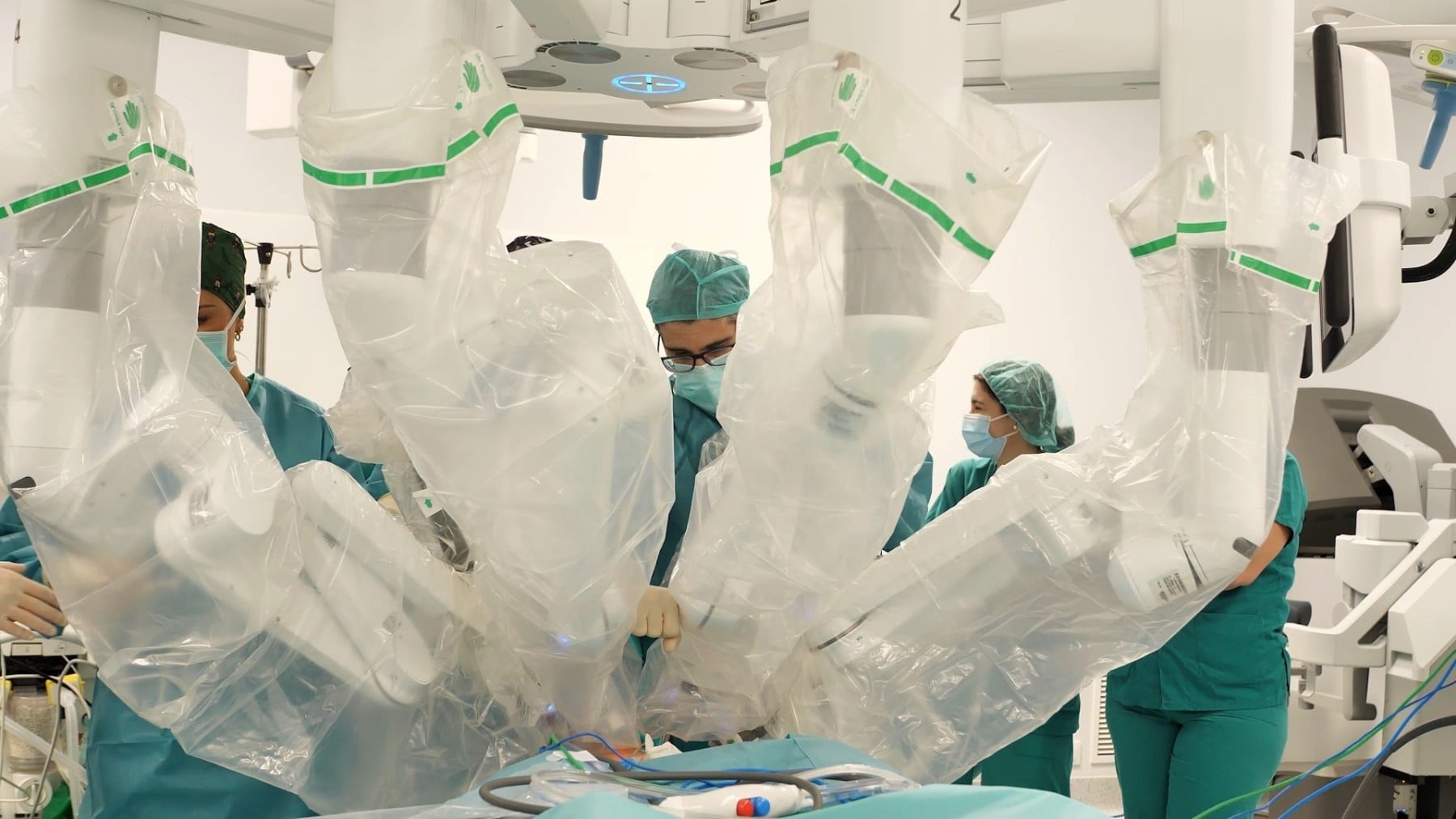 Avance en cirugía pediátrica: el 12 de Octubre reconstruye una vejiga completa con robot