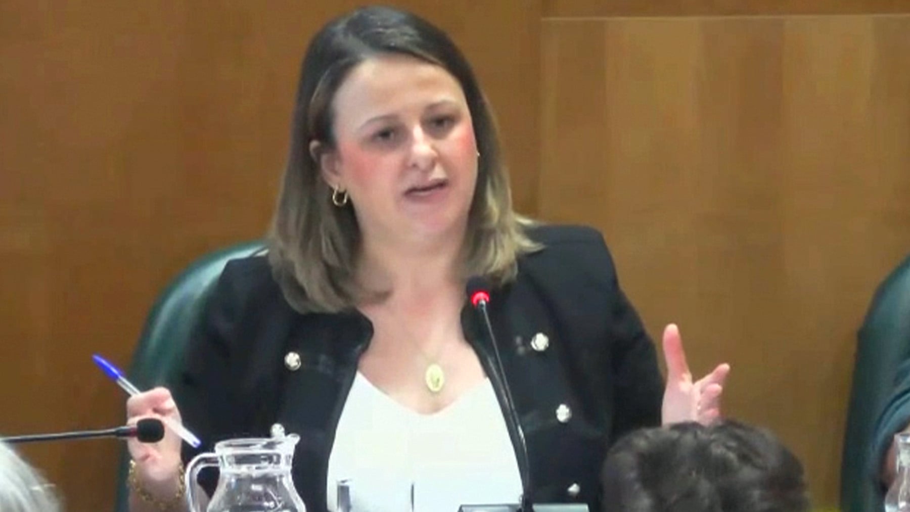 Una edil de ultraizquierda a Vox por promover ayudas a la maternidad: Quiten los rosarios de nuestros ovarios