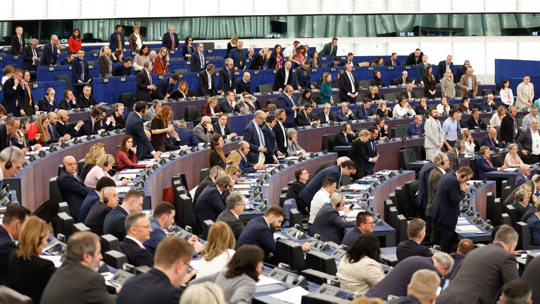 La UE aprueba agilizar la expulsión de inmigrantes ilegales con el voto de PP y Vox, como adelantó OKDIARIO