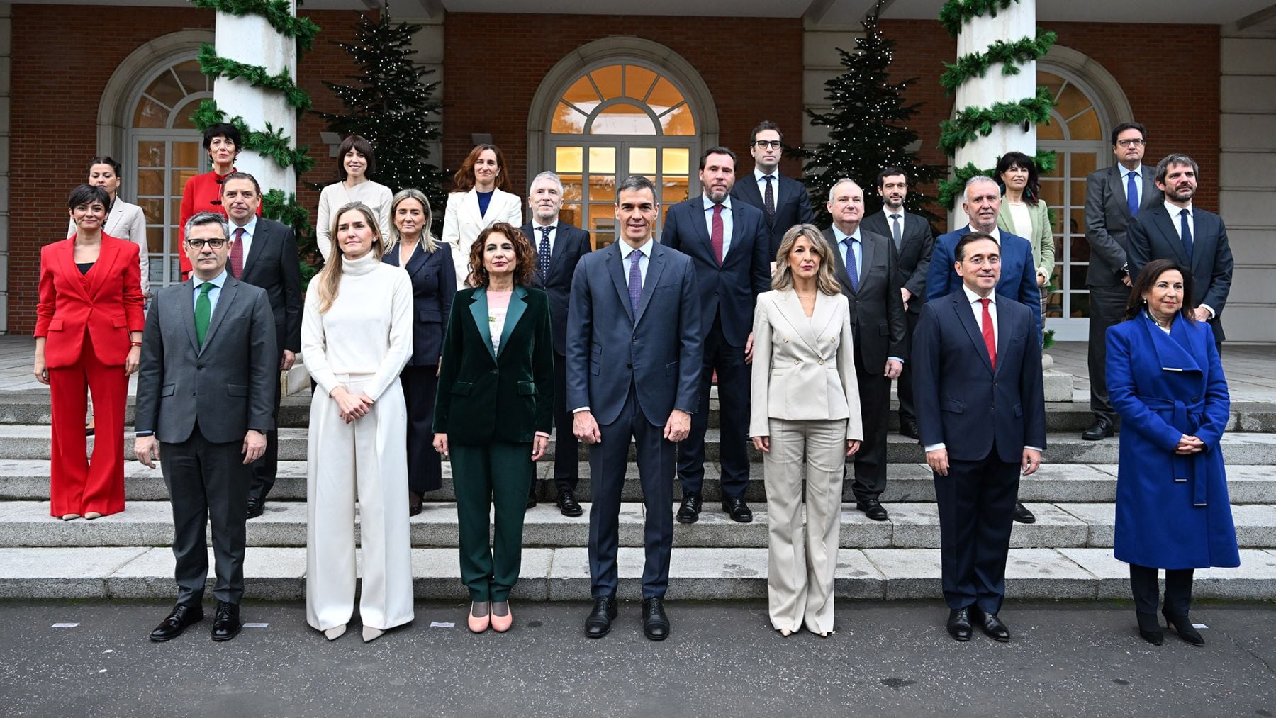 Sánchez rompe la paridad de su Gobierno: hay 12 hombres y 10 mujeres