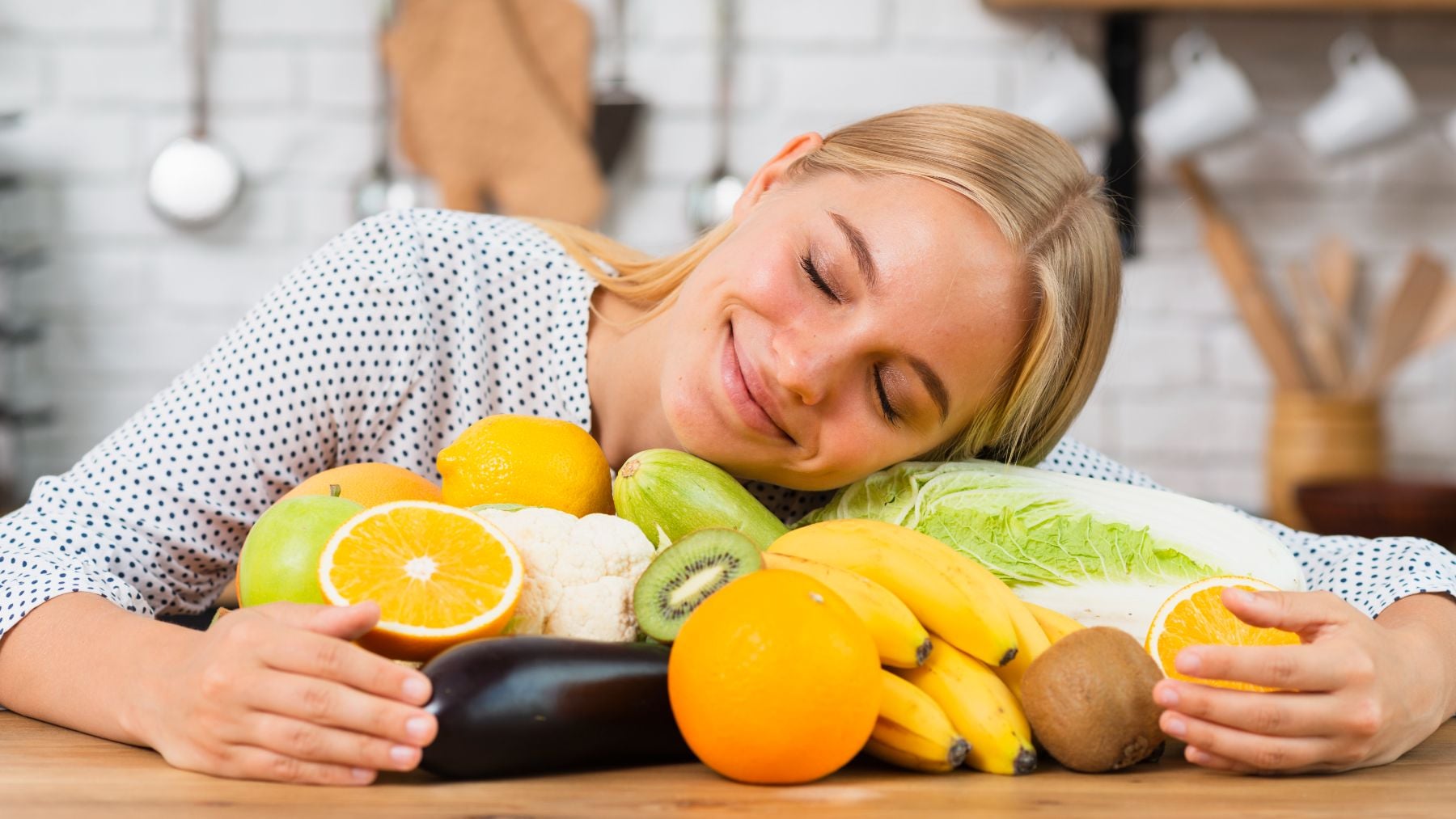 Ni plátano ni manzana: la fruta que tienes que tomar antes de dormir para reducir el estrés y la ansiedad, según los expertos