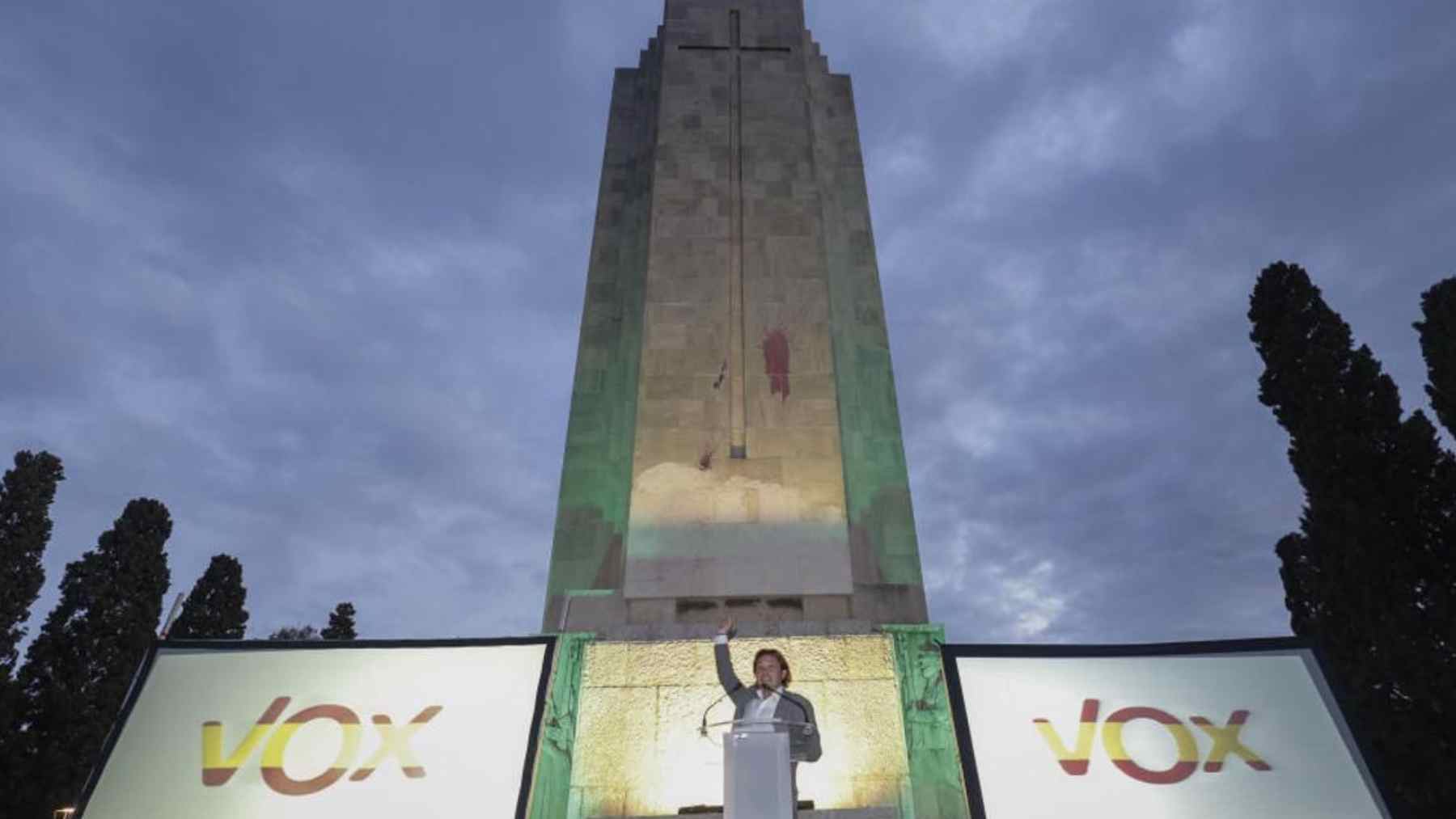 El diputado de Vox Jorge Campos amenaza con encadenarse al monolito de Sa Feixina para que Sánchez no lo tire