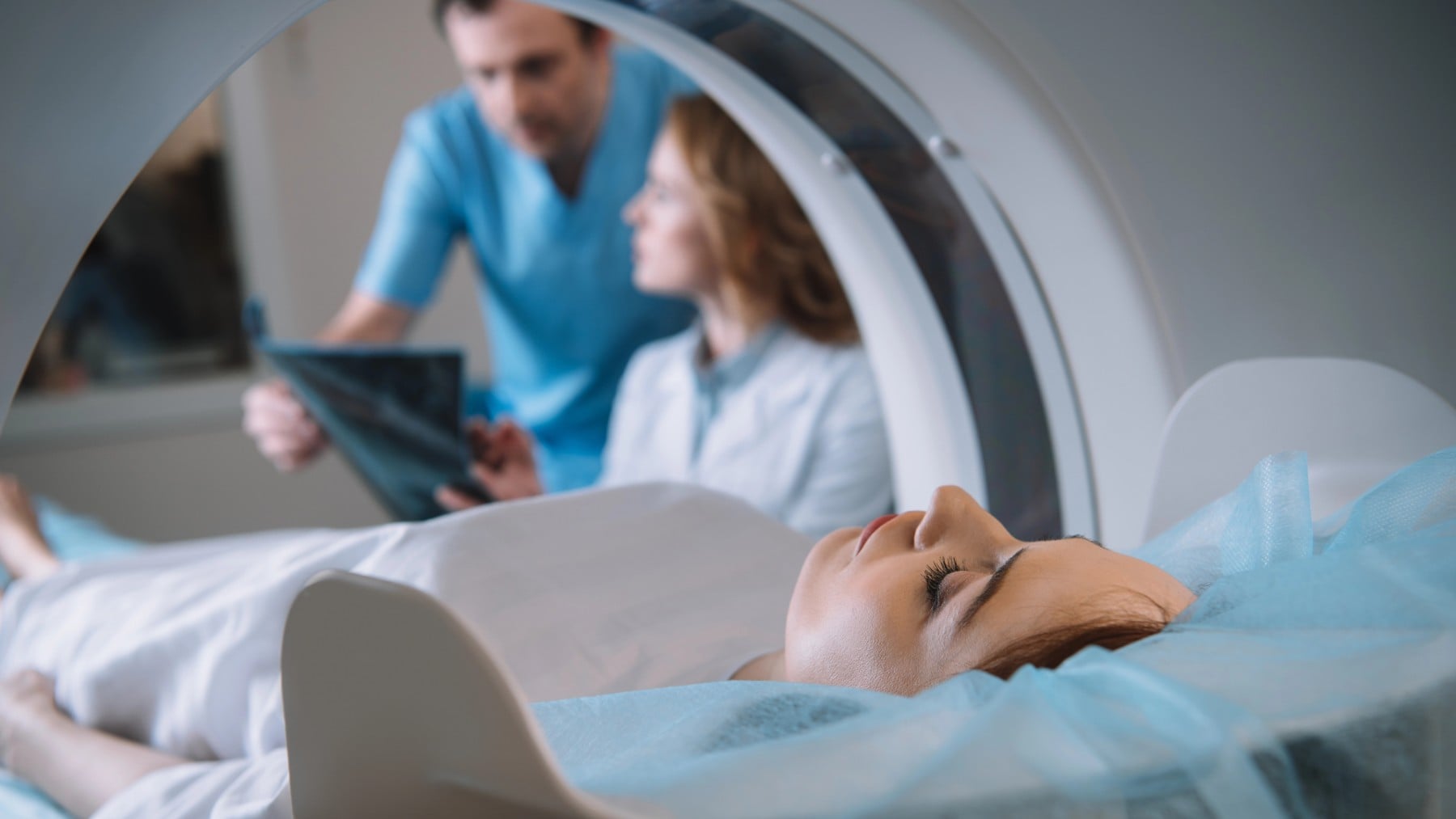 España, al borde de quedarse sin resonancias: la crisis del Golfo paraliza el suministro de helio