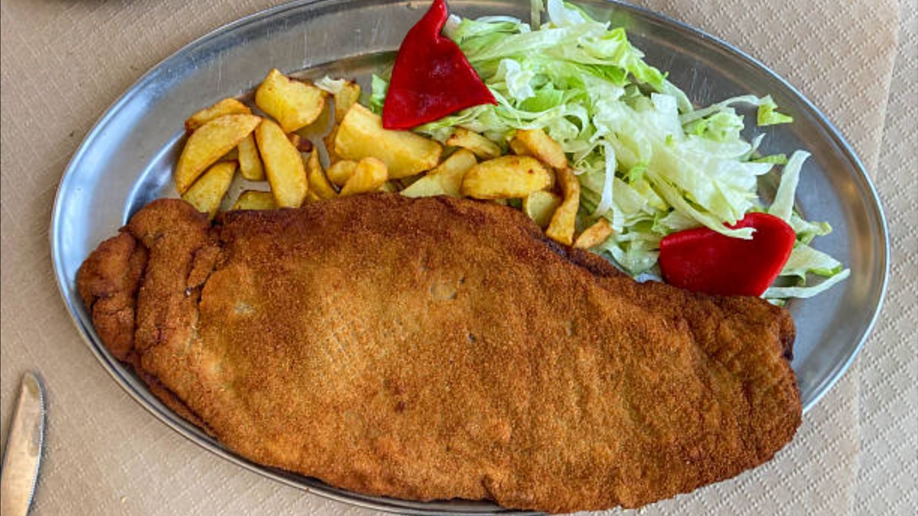 El mejor cachopo para celíacos se come en uno de los pueblos más bonitos de Asturias: mirando al mar y rodeados de naturaleza