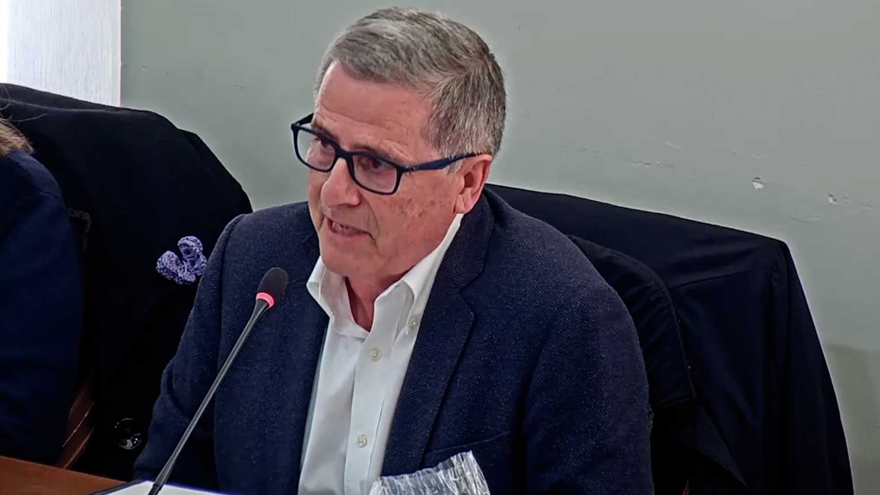 El feminismo del PSOE: un edil de Gandía acusa a la pareja de otro del PP de hacer entrevistas masaje