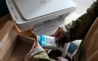 HP DeskJet 2822e: la impresora que no necesita cables, permite imprimir desde el móvil y manda cartuchos cuando te quedas sin tinta