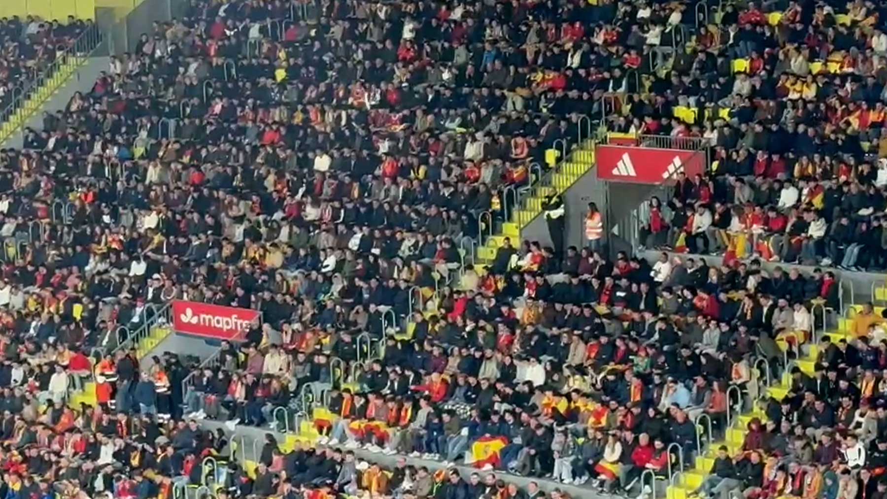 Villarreal también lo canta: ¡Pedro Sánchez, hijo de puta!”