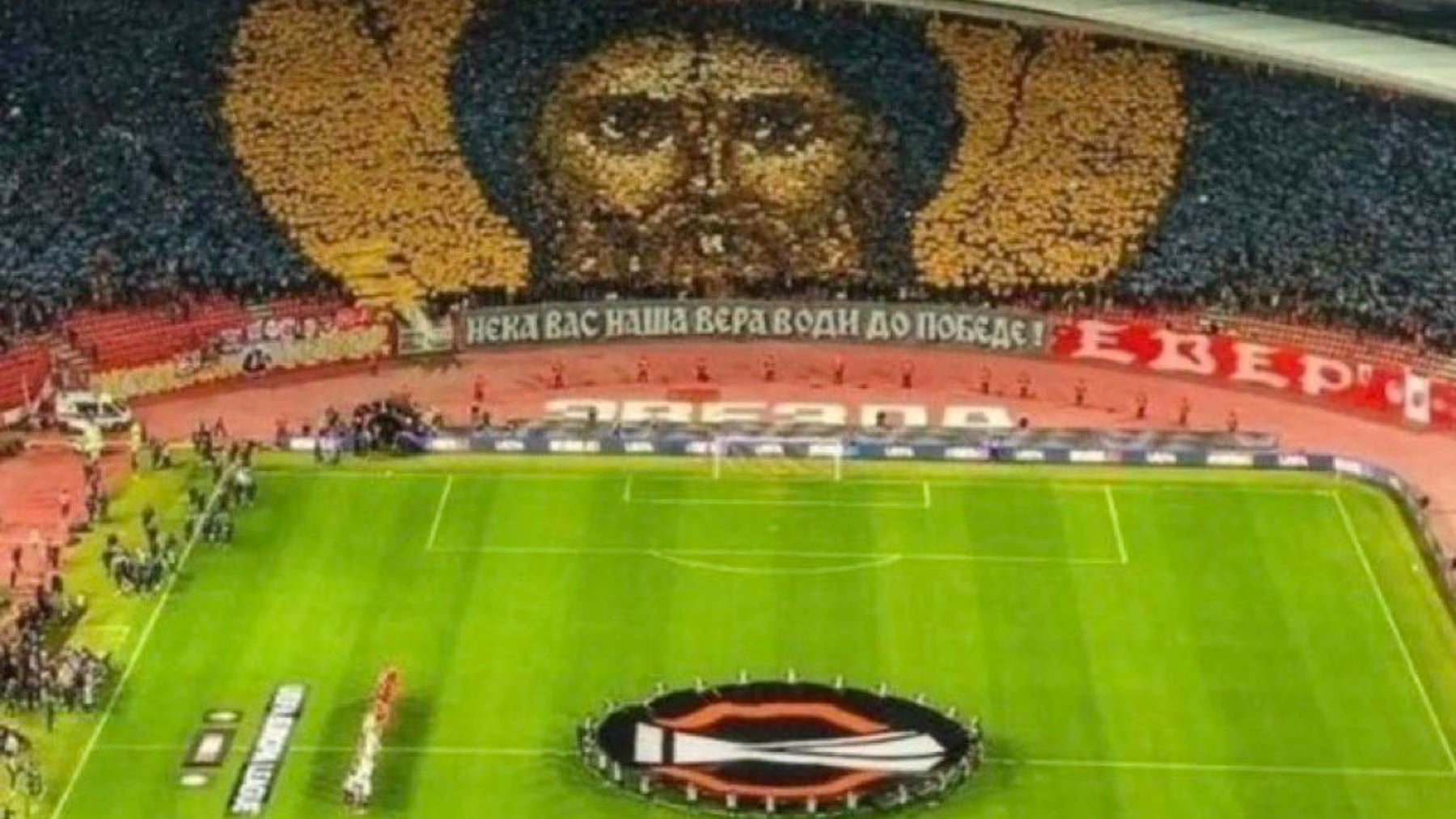 La UEFA multa al Estrella Roja por hacer apología del cristianismo en su estadio