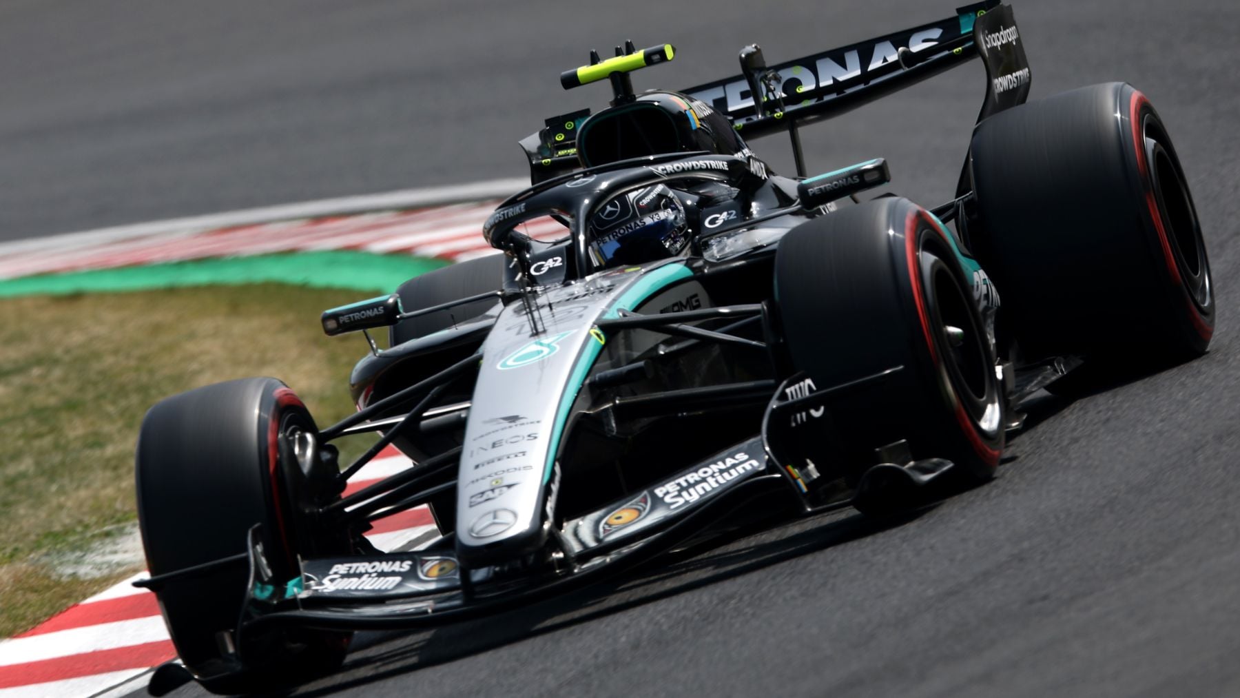 Antonelli da otro golpe a Russell con la pole de Japón, Sainz decimosexto y Alonso penúltimo