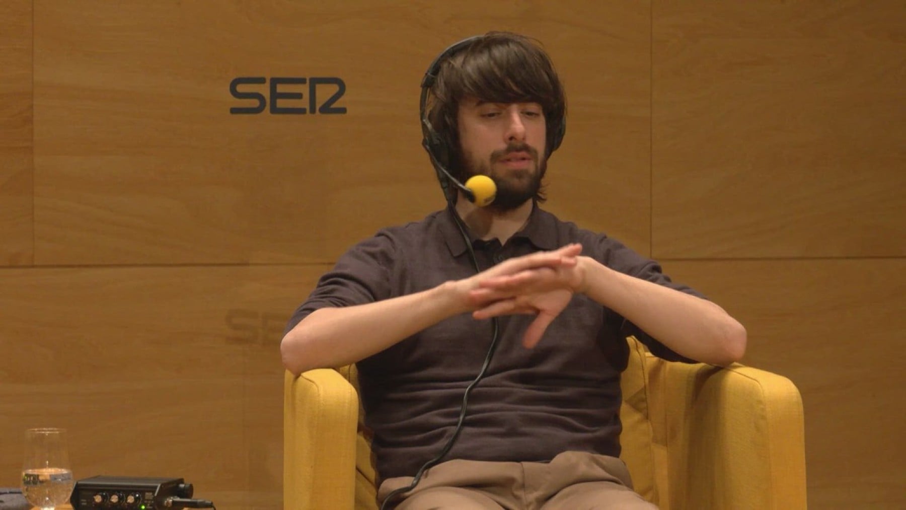 Nueva polémica de David Uclés: Somos muy tontos, ¿por qué los hombres no llevamos falda?