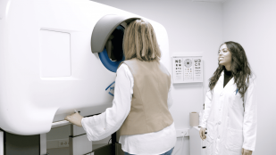 Robot reduce las listas de espera en Valencia, robot con IA reduce listas espera en hospitales valencianos, qué es DORIA, nuevo robot en hospital la Fe de Valencia, uso de inteligencia artificial en diagnosticos medicos.