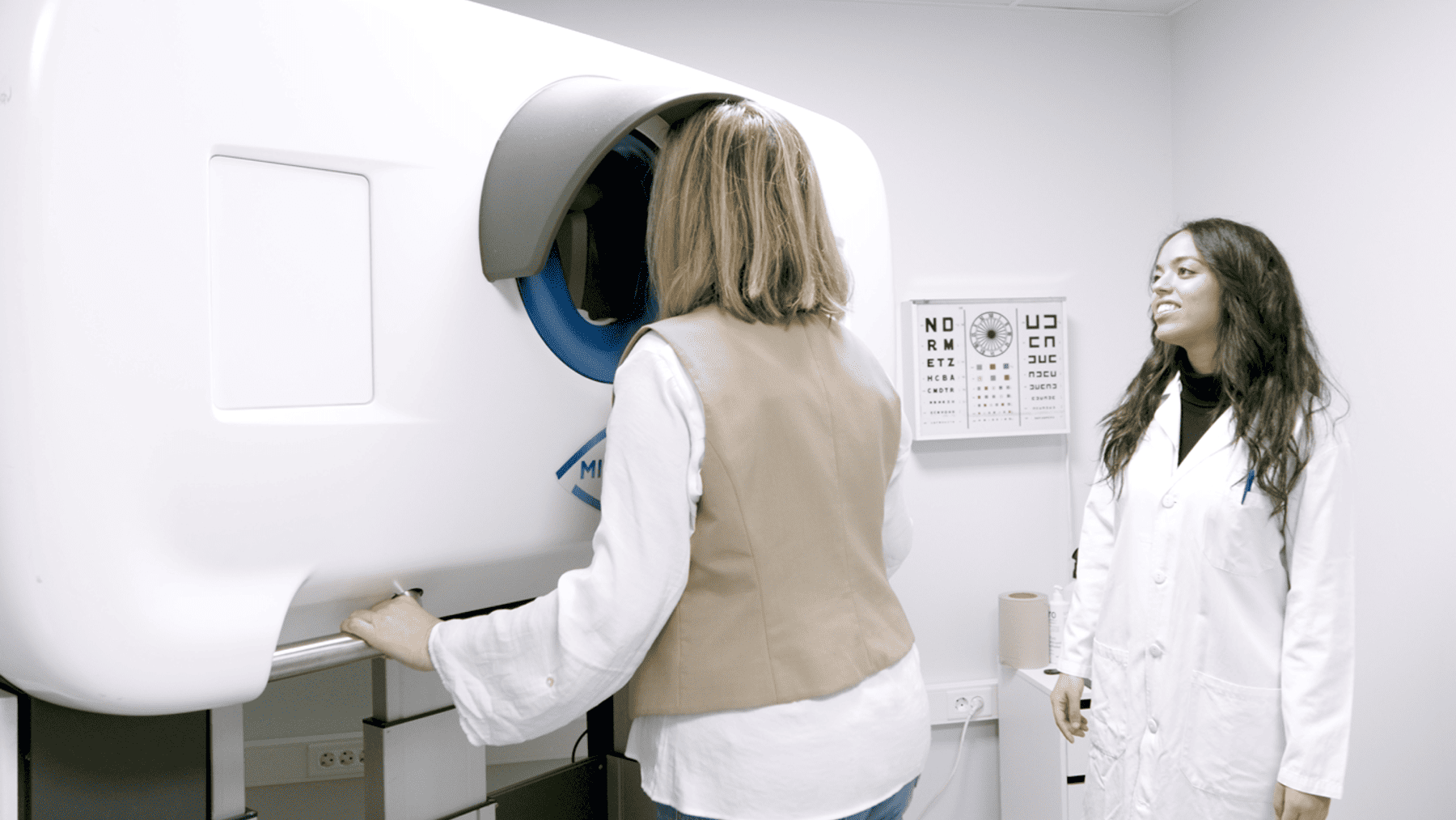 La ciencia española celebra otro hito: un robot en Valencia puede reducir al 50% las listas de espera oftalmológicas