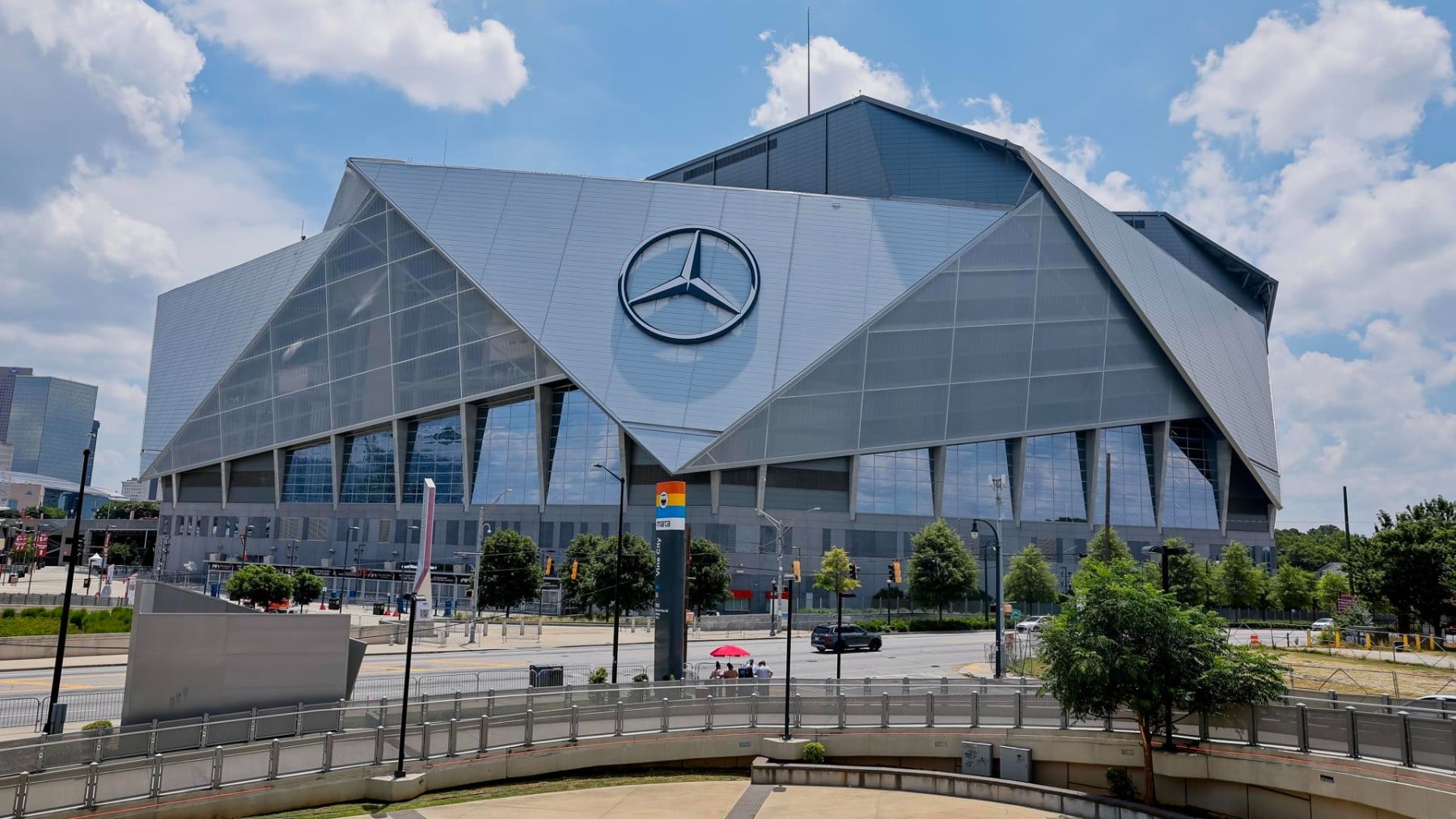 Choque de trenes entre la FIFA y la NFL por el nombre de los estadios en el Mundial