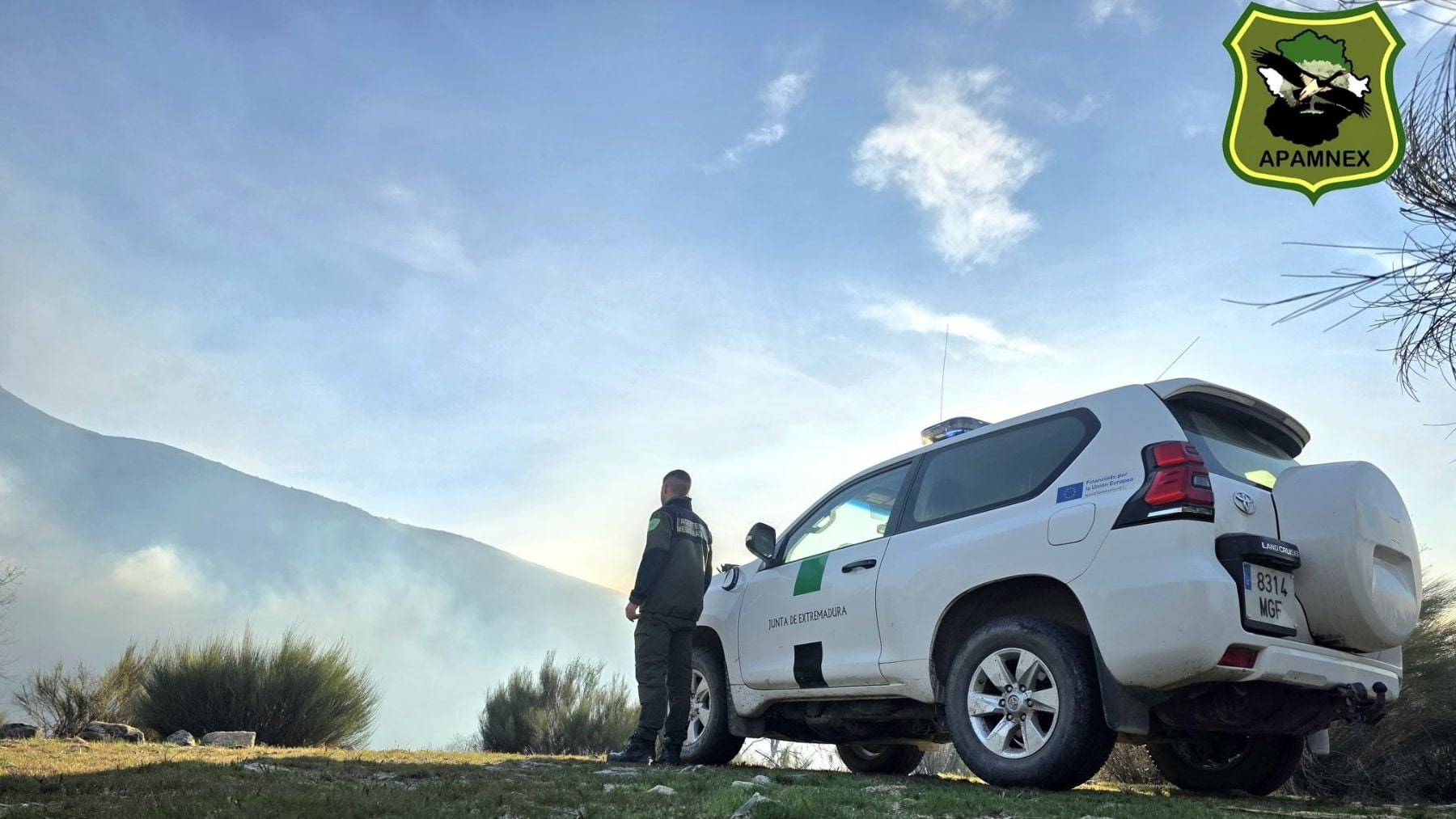 Incendio en Losar de la Vera (Cáceres): el viento complica la extinción del fuego que arrasa 400 hectáreas