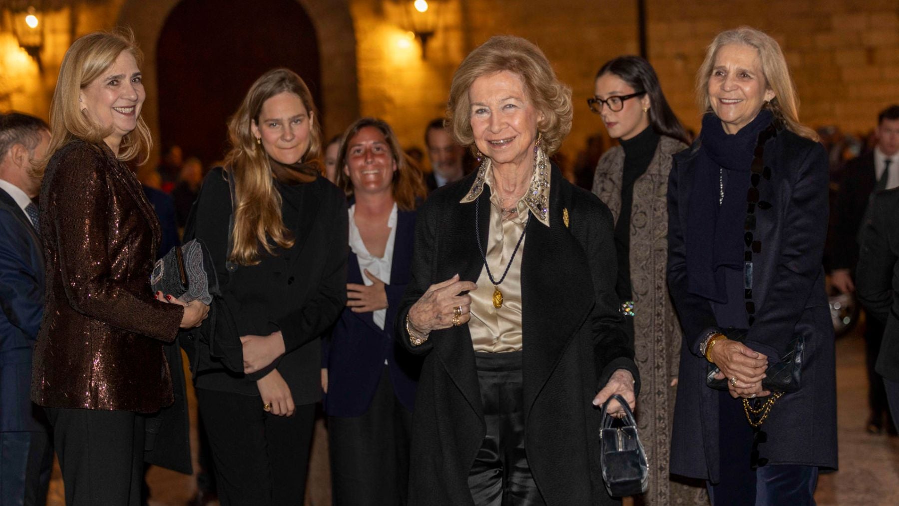La Reina Sofía y las infantas Elena y Cristina, en el Concierto de Pascua de Proyecto Hombre