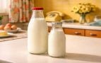 Botellas de cristal de leche, por qué en los 60 la leche venía en vidrio, cuándo se inventaron los envases de plástico para la leche, cómo era la leche en España en los 60.