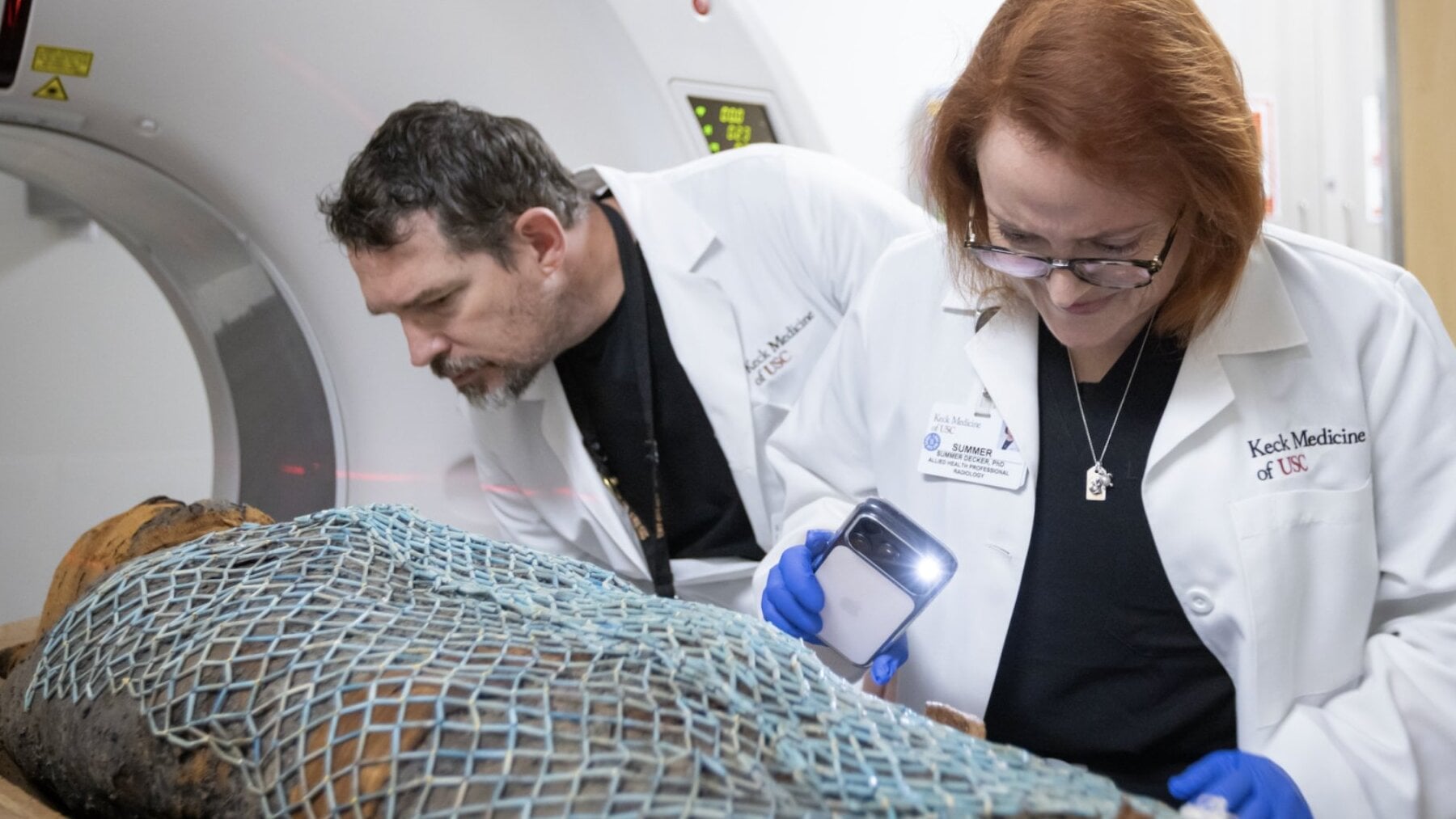 Estupefacción entre los egiptólogos: meten 2 momias de 2.200 años en un escáner y la sorpresa es monumental