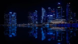 Científicos de Singapur crean electricidad de la nada, batería autoalimentada, la ciencia desarrolla tecnología que absorbe energía del ambiente, descubrimiento científico electricidad Singapur, ley de Hall universidad en Singapur.
