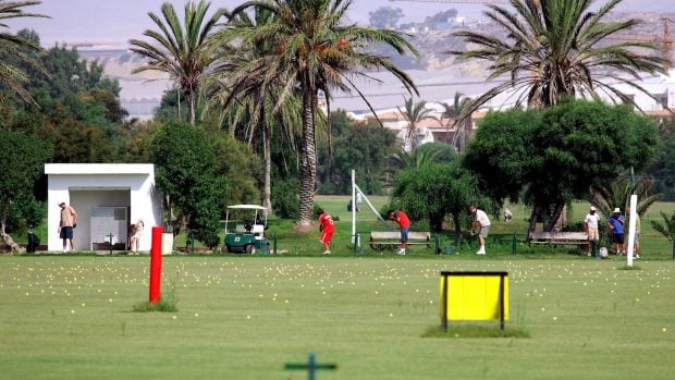 Clases de golf. Foto tomada de Hotel Golf Almerimar.