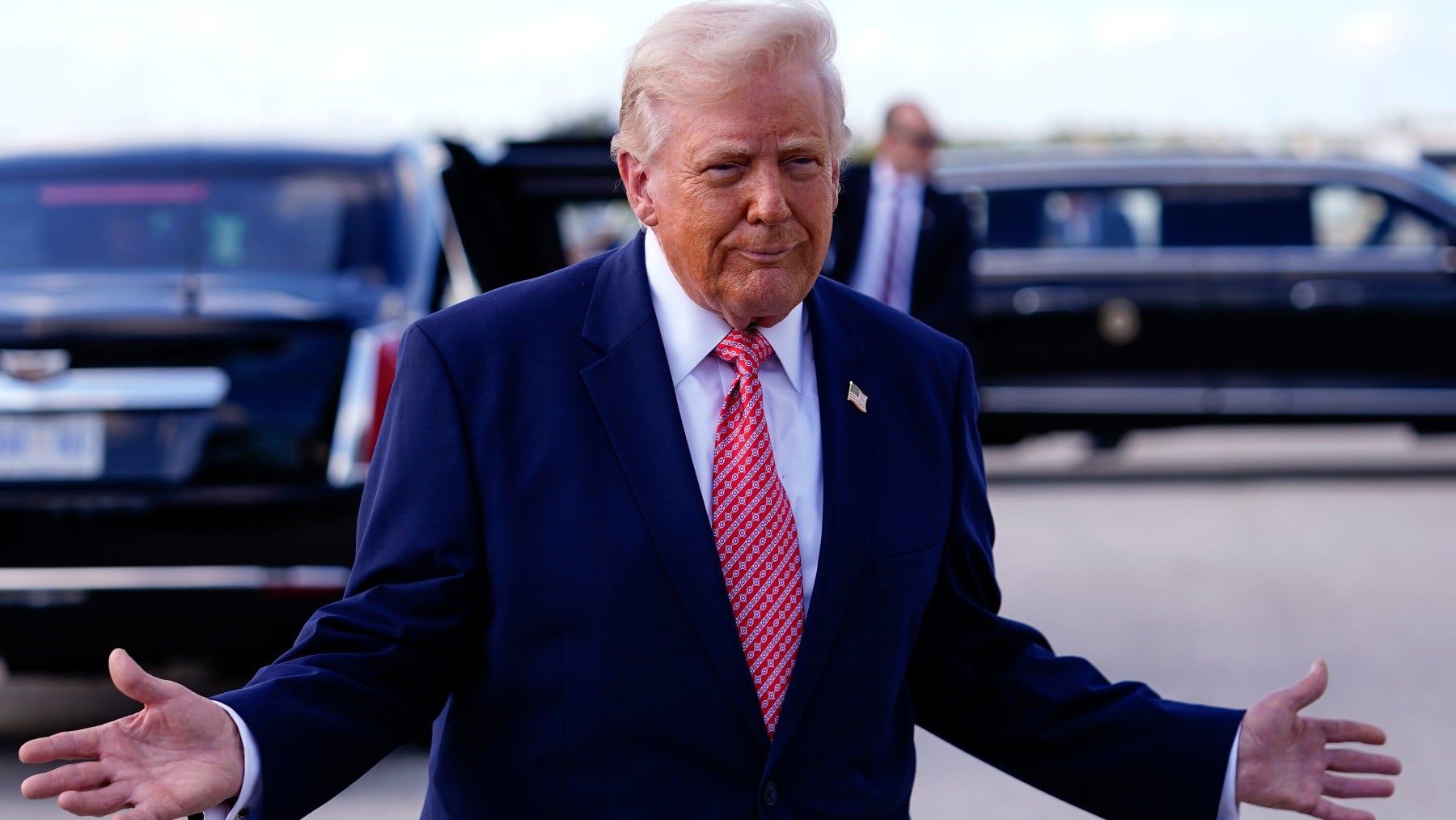 Wall Street sube tras el anuncio de Trump de que busca poner fin a la guerra sin reabrir el estrecho de Ormuz