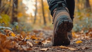 Hombre pisando durante la vuelta al mundo