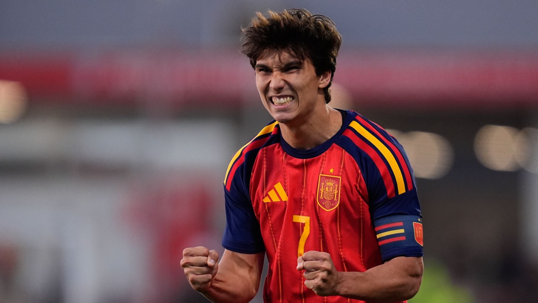 Pleno de Gonzalo: derriba el muro de Kosovo y empuja a España al Europeo