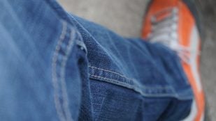 Palabra que no sabes que la RAE acepta en español, sinónimo de pantalones vaqueros en la RAE, adaptación anglicismo blue jeans en español, bluyín en correcto en español según la RAE, palabras raras diccionario.