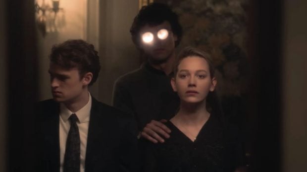 Victoria Pedretti, Netflix, series, terror, &Eacute;rase una vez en Hollywood, You, La maldici&oacute;n de Hill House, La maldici&oacute;n de Bly Manor, Algo terrible est&aacute; a punto de suceder