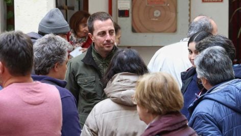 El presidente Galmés en su visita al centro social de Casa de Familia.