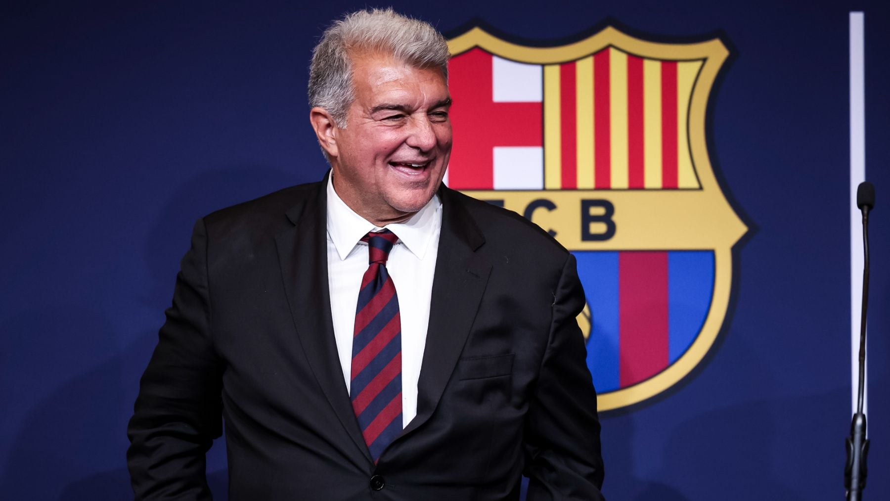 Laporta: No contemplamos obligar a los jugadores a que aprendan catalán por contrato