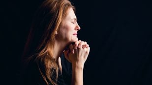 Cómo cambia el cerebro al rezar