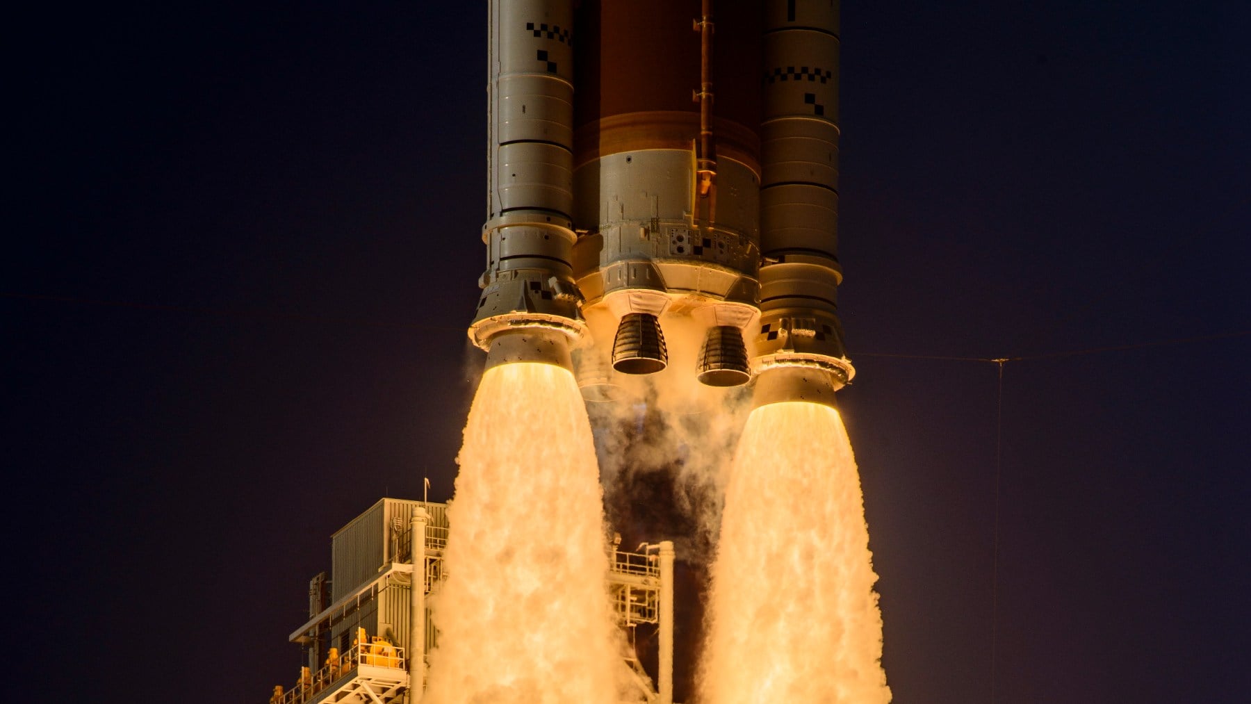 Artemis II abandona con éxito la órbita de la Tierra y se dirige a la cara oculta de la Luna