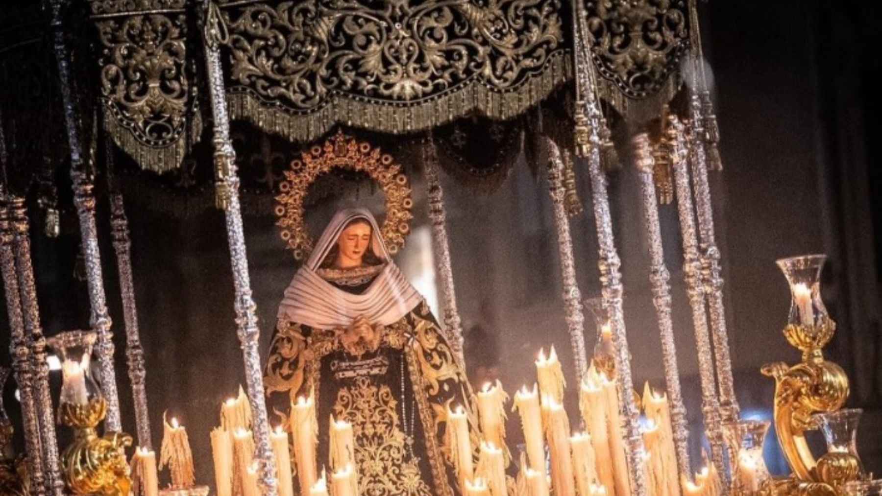 Procesión de Jueves Santo de la Cofradía de Mena. (Foto: @ayuntamientomalaga)