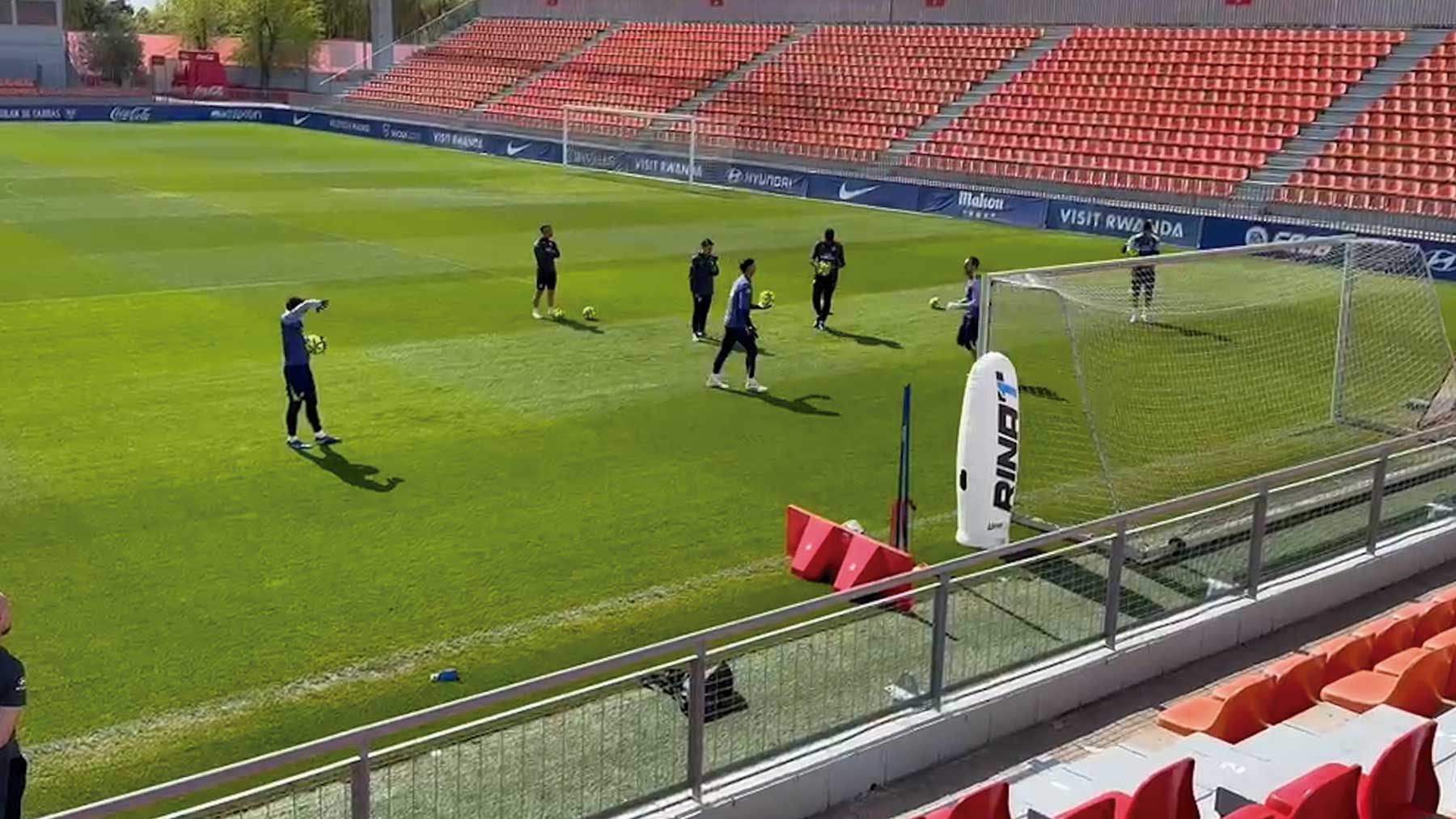 El Atlético sonríe: Oblak se entrena como uno más antes de recibir al Barcelona en Liga