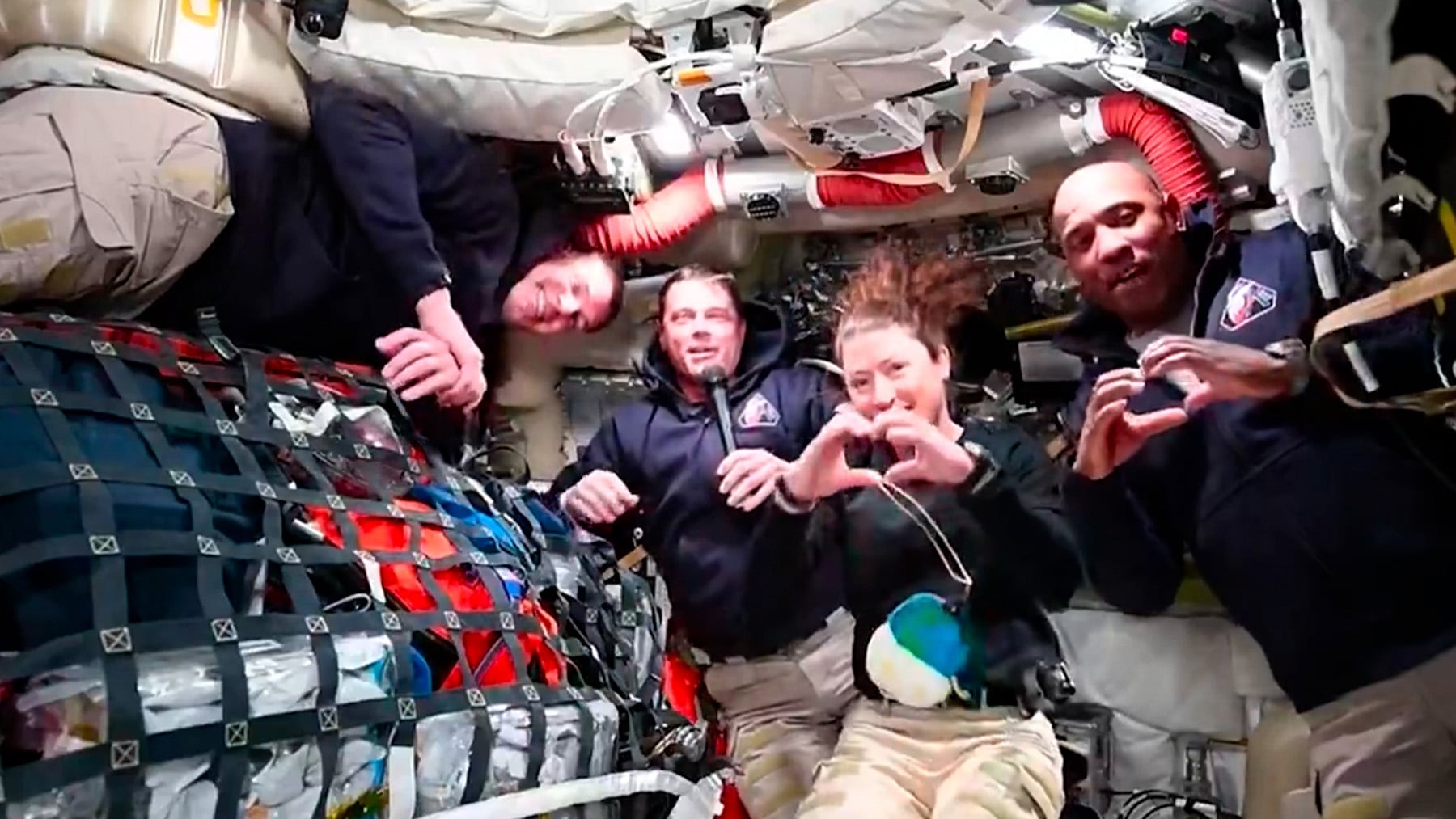 Artemis II supera la mitad del camino hacia la cara oculta de la Luna: Podemos verla desde la escotilla