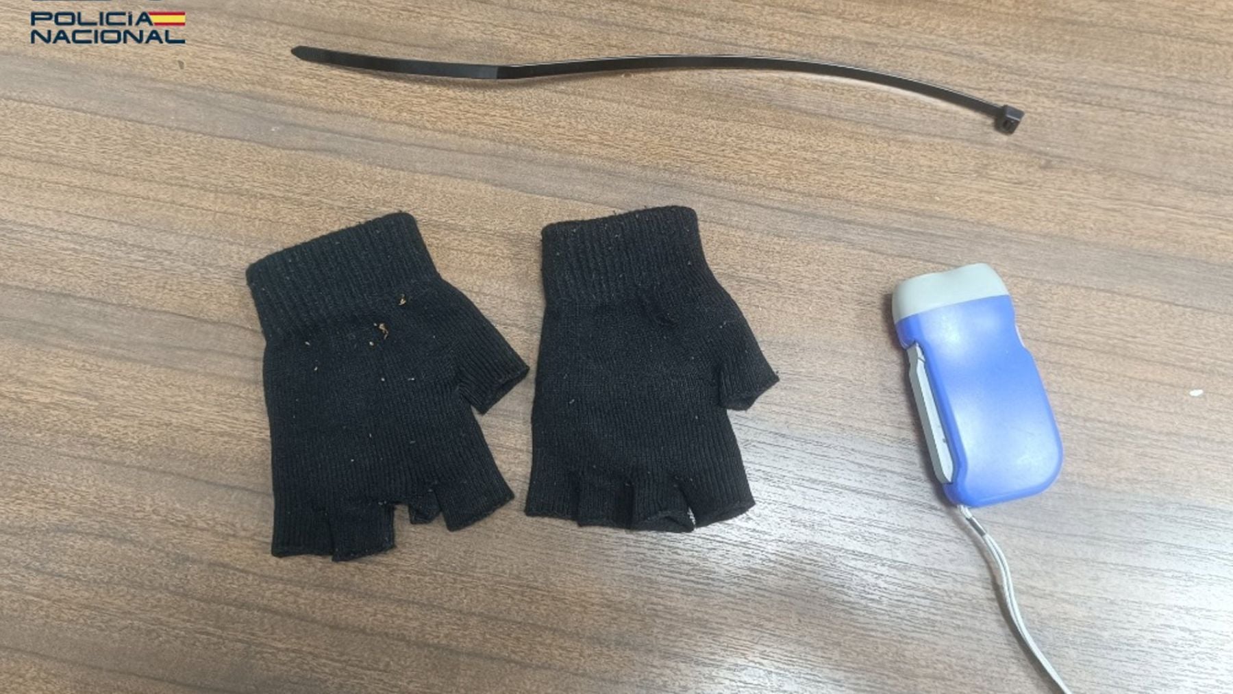 Herramientas de trabajo de los dos delincuentes detenidos.