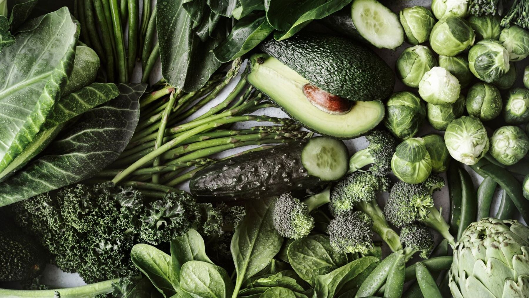 Las espinacas y el kale encabezan este ranking de contaminación por pesticidas en Estados Unidos. (Foto: Freepik)