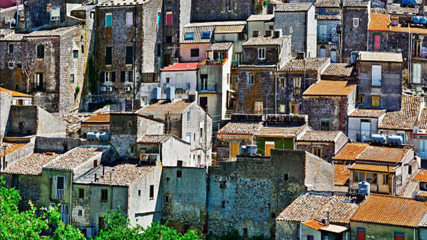 Casas de cuento por 1 euro y trabajo garantizado: 77 pueblos están buscando inquilinos para repoblar la zona