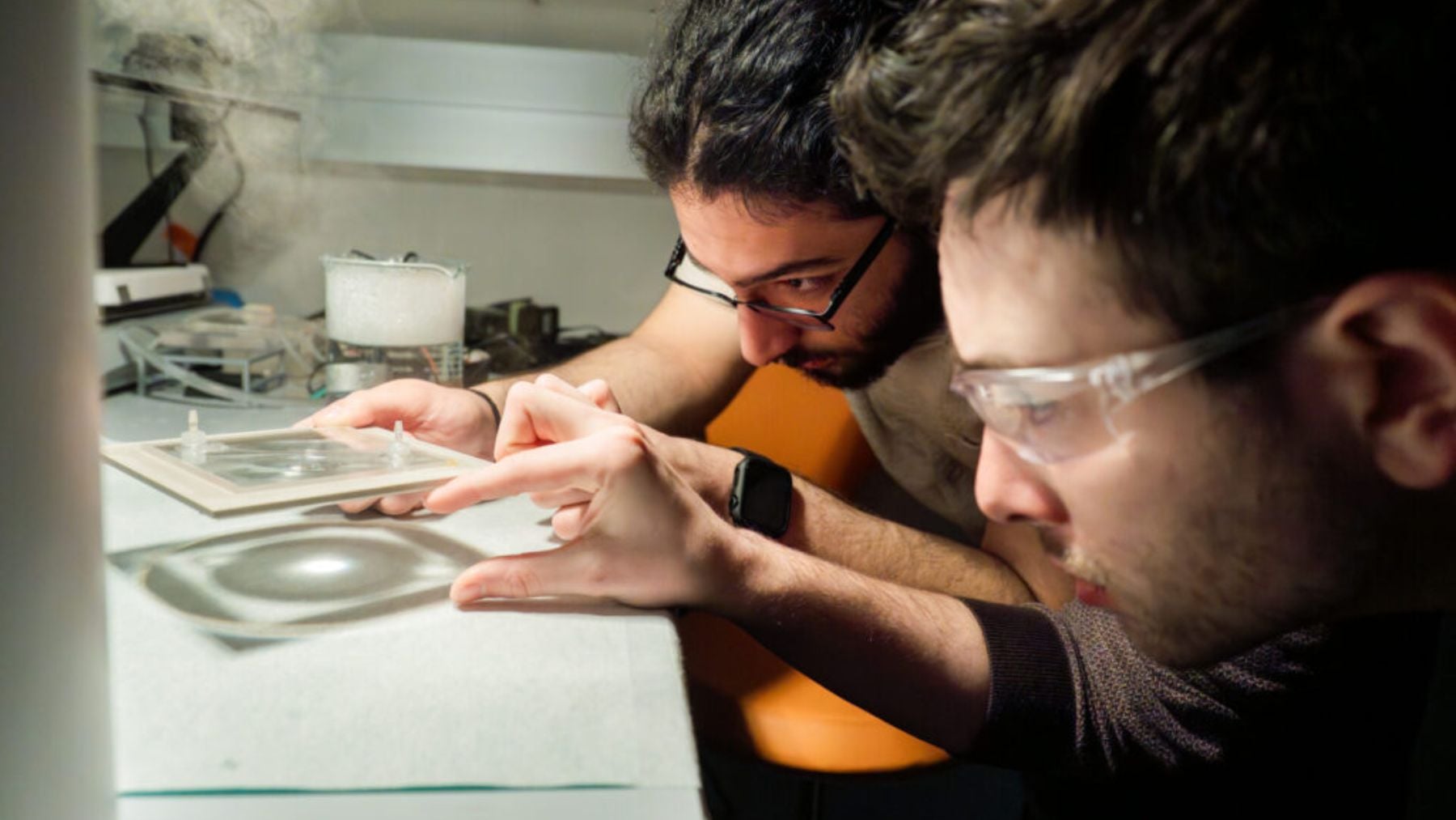 Harvard se pasa el juego: sus científicos crean un panel solar que genera calor o electricidad, según el clima