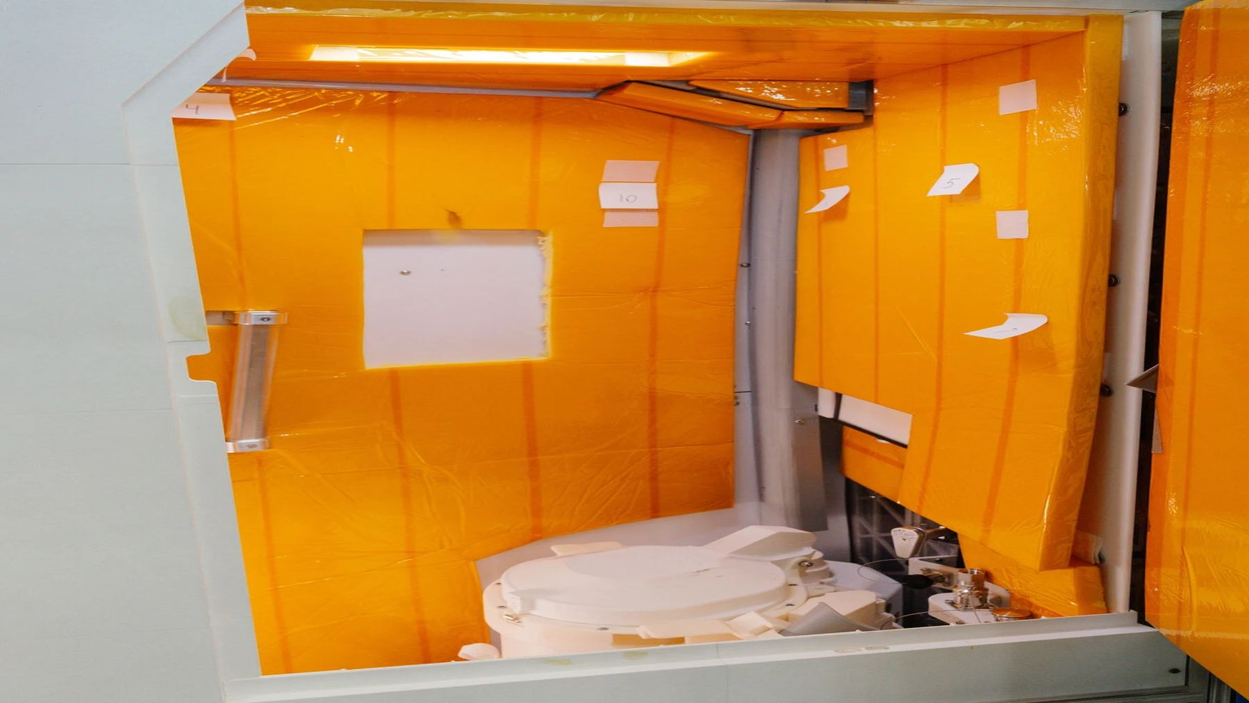 La NASA pide a los astronautas de Artemis II no usar el inodoro durante el viaje: Utilicen los plegables