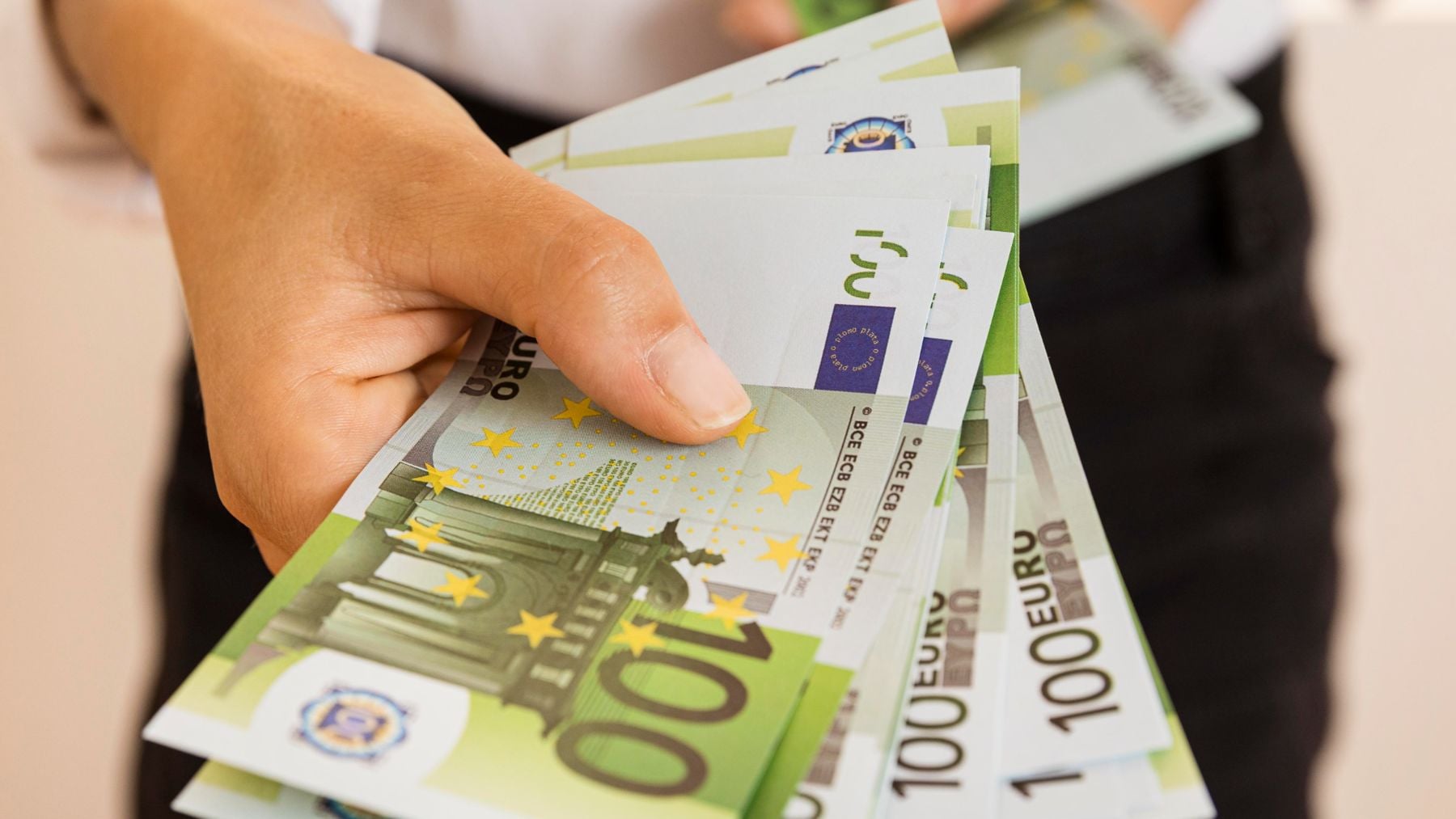 Inaudito: las personas nacidas entre 1950 y 1960 van a tener una paga extra de 12.000 euros