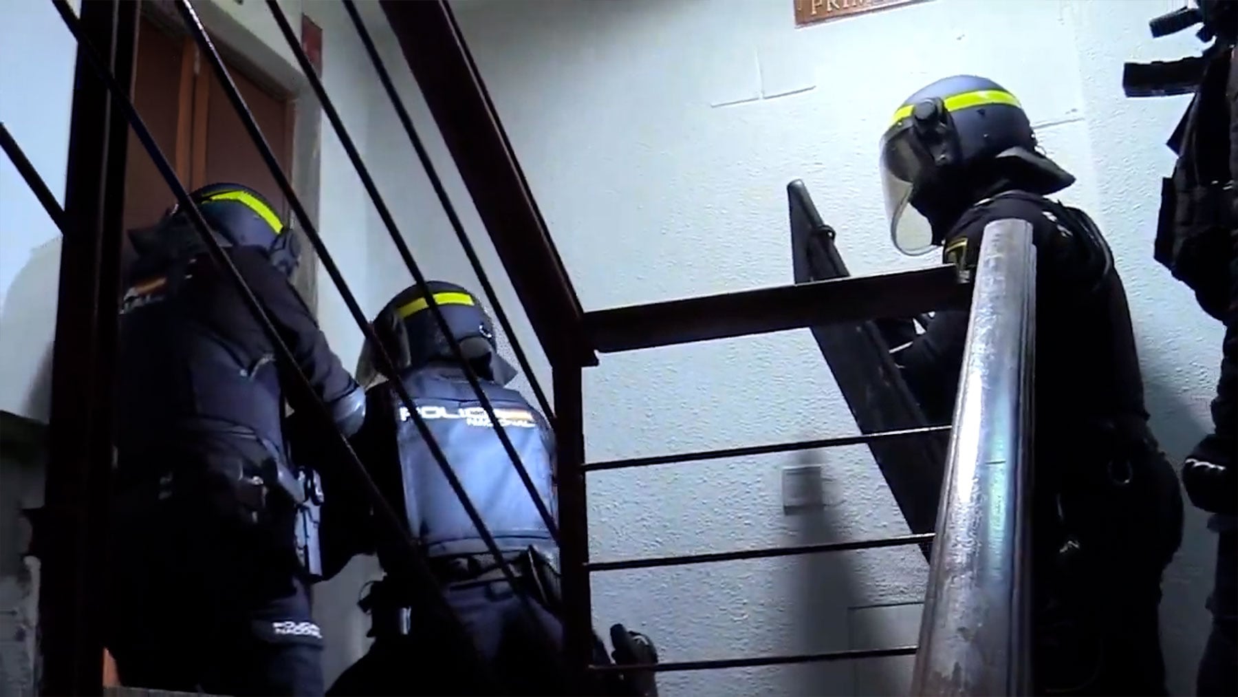 Droga a cambio de sexo: la Policía desmantela 12 narcopisos en Madrid y detiene a más de 30 personas