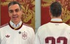 Sánchez se pone la camiseta de la Selección española para presumir de los datos de empleo