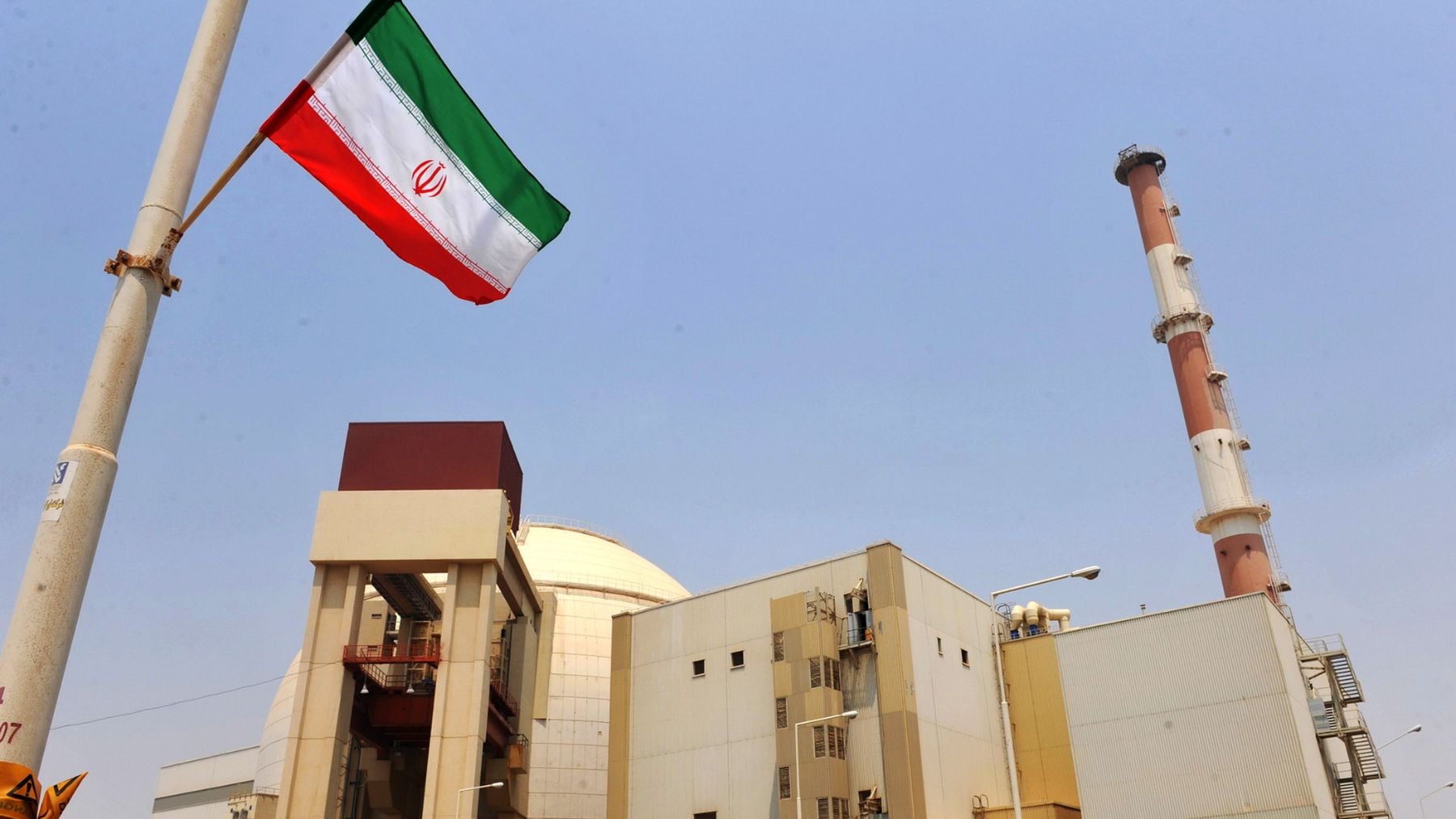 Irán distribuye tabletas de yodo entre la población ante un posible ataque contra la central nuclear de Bushehr