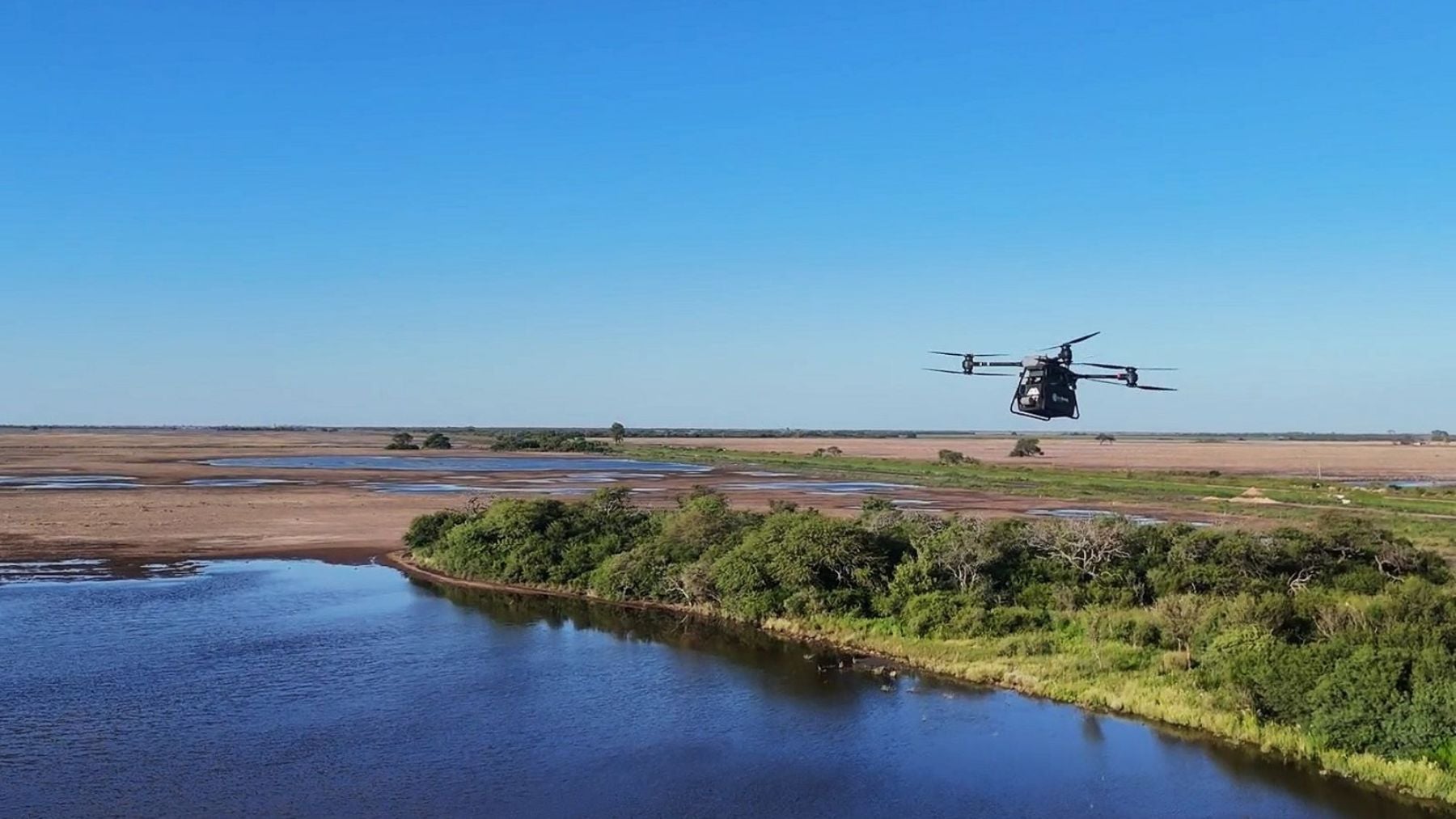Suena raro, pero la ciencia lo respalda: Argentina lanza semillas con drones para plantar miles de árboles sin esfuerzo