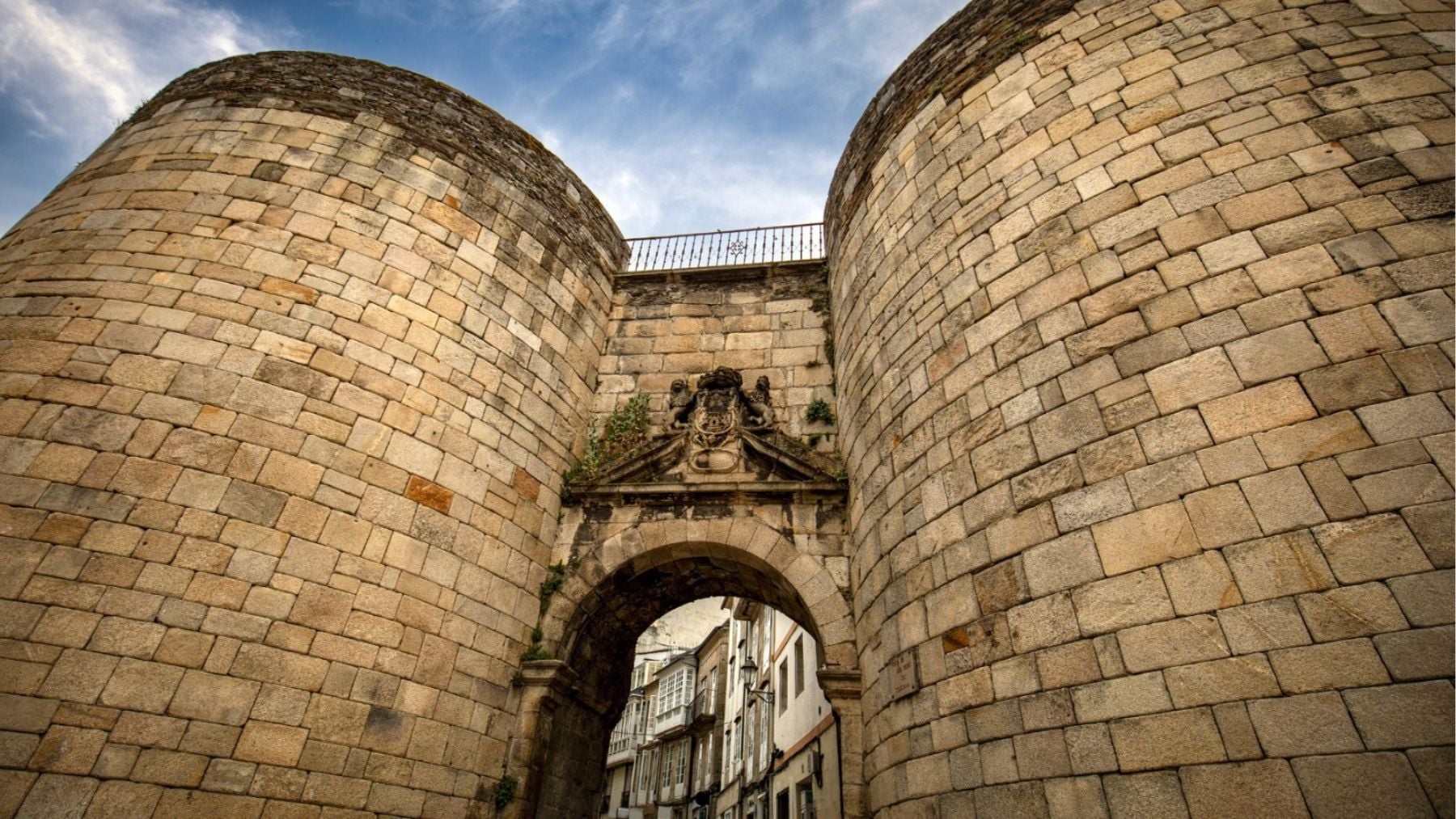 75 torres y 10 puertas de acceso: la muralla romana mejor conservada del mundo está en España y es Patrimonio de la Humanidad