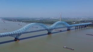 Puente ferroviario del río Yangtze. (Wikimedia Commons)