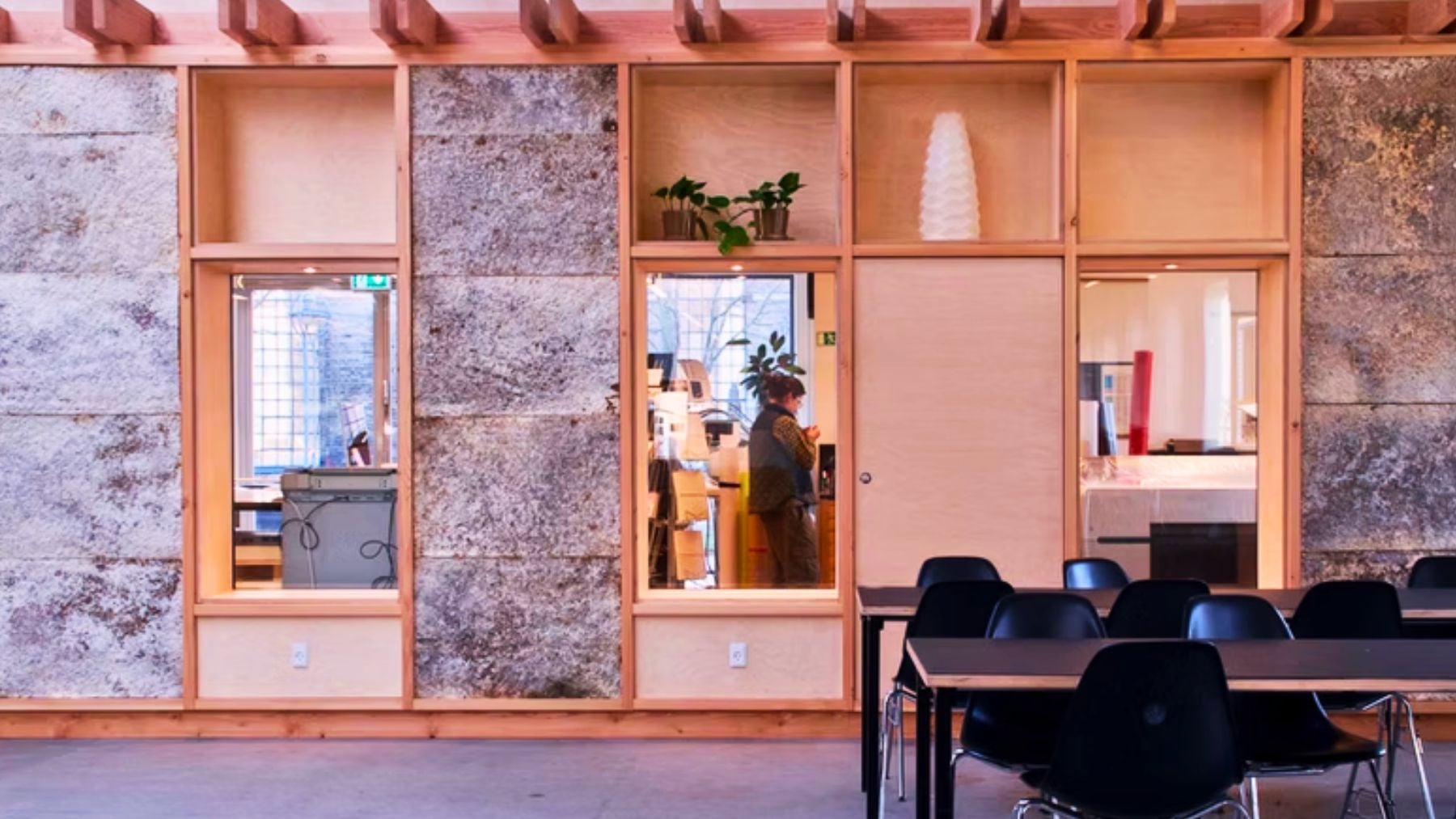 Adiós a las puertas de madera: Dinamarca fabrica unas a base de hongos que aislan más y pueden resistir el fuego