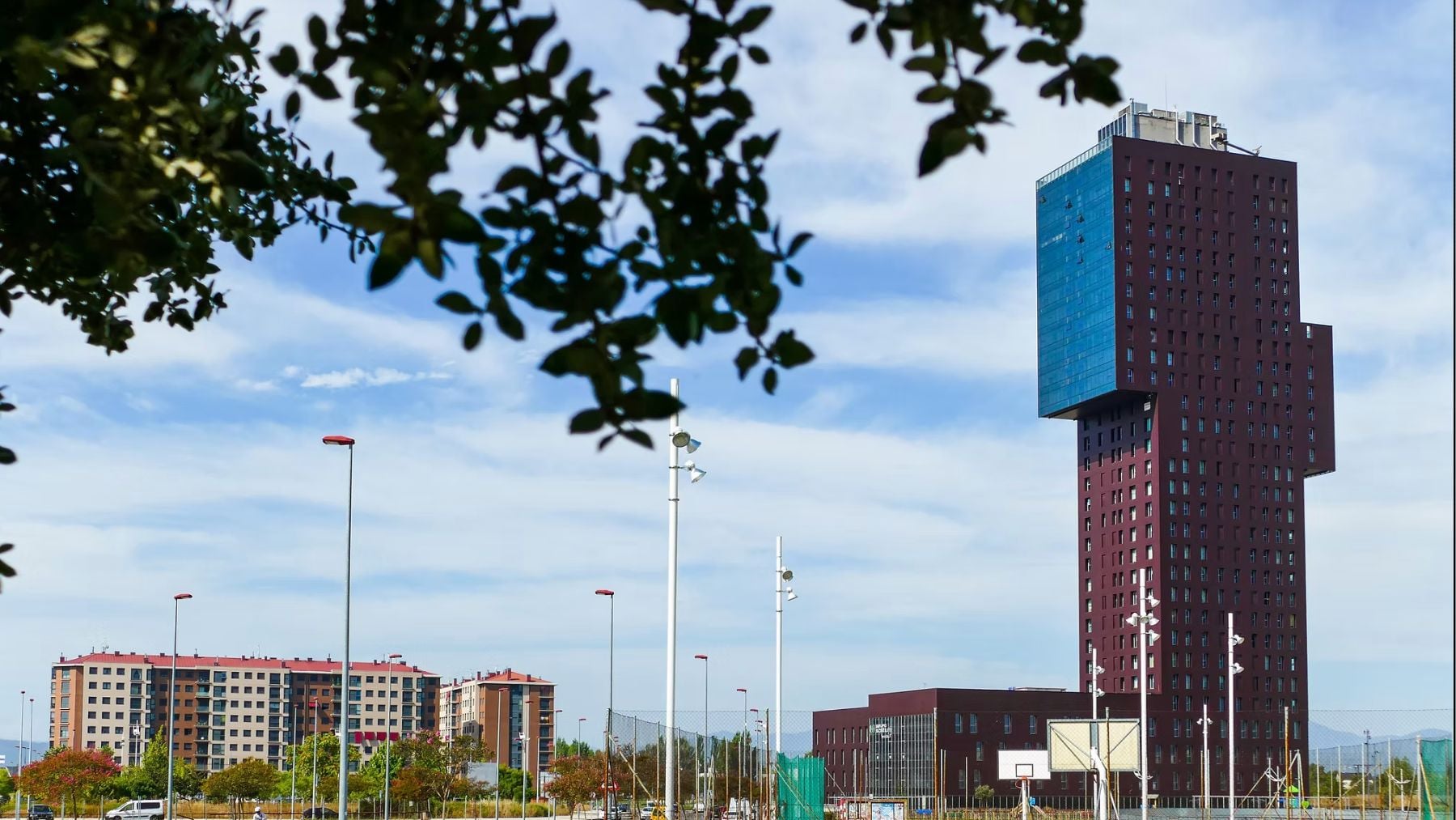 El edificio más alto de Castilla y León no está en ninguna capital: hoy es un símbolo de la especulación inmobiliaria